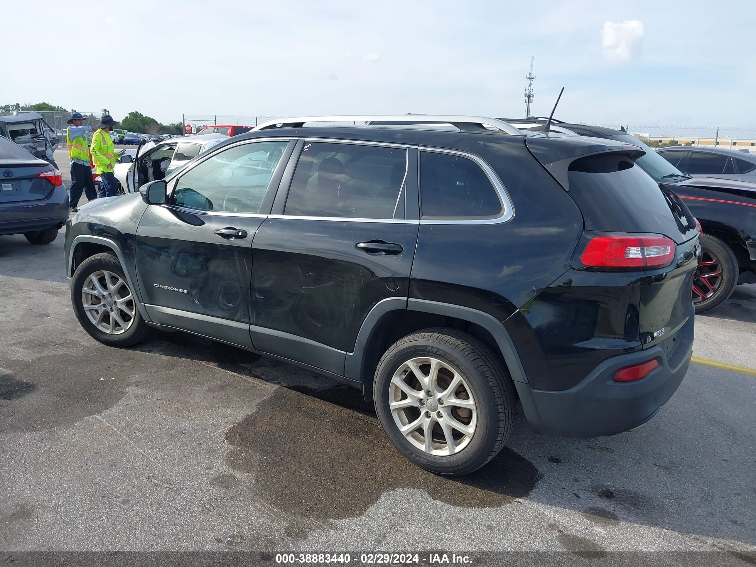 2018 Jeep Cherokee Latitude Fwd vin: 1C4PJLCB8JD518278