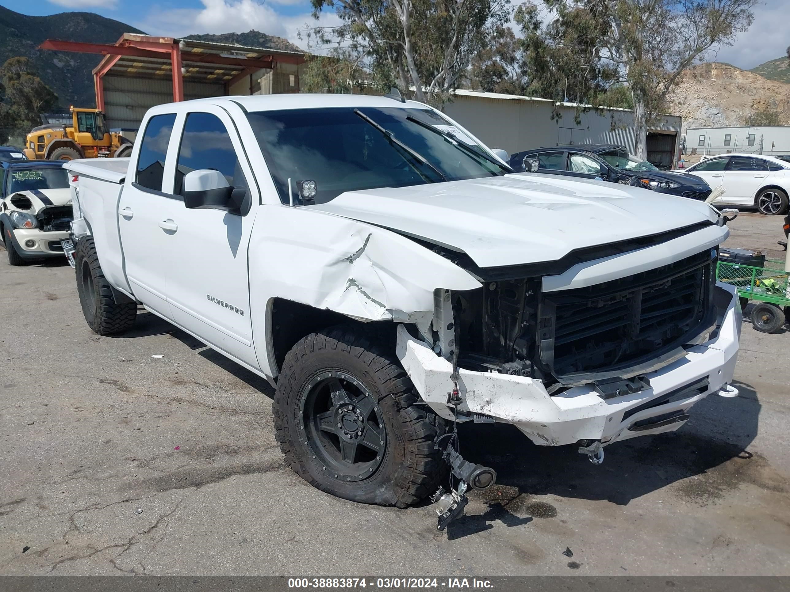 2018 Chevrolet Silverado 1500 2Lt vin: 2GCVKREC0J1102878