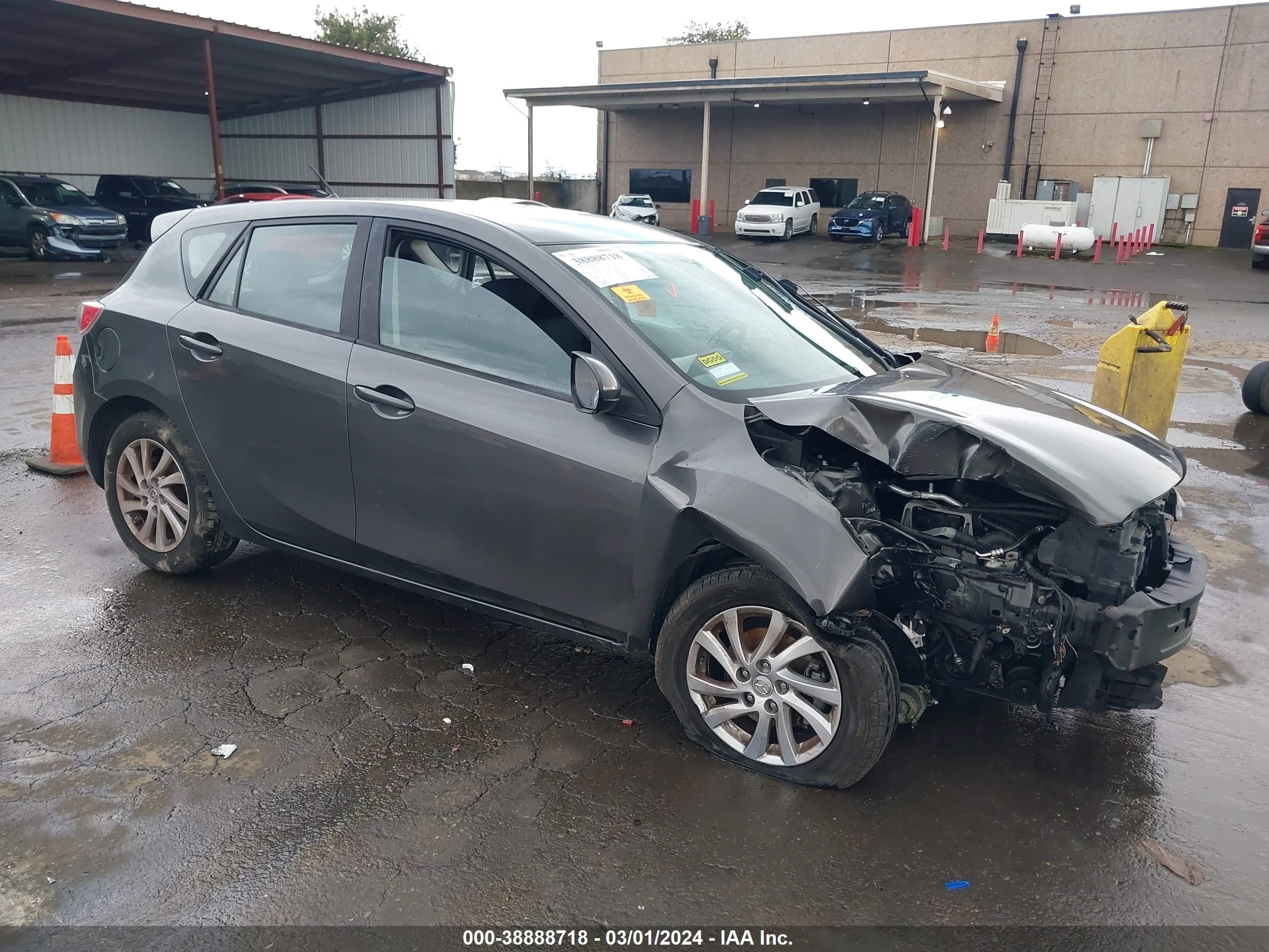 2012 Mazda Mazda3 vin: JM1BL1L83C1568135