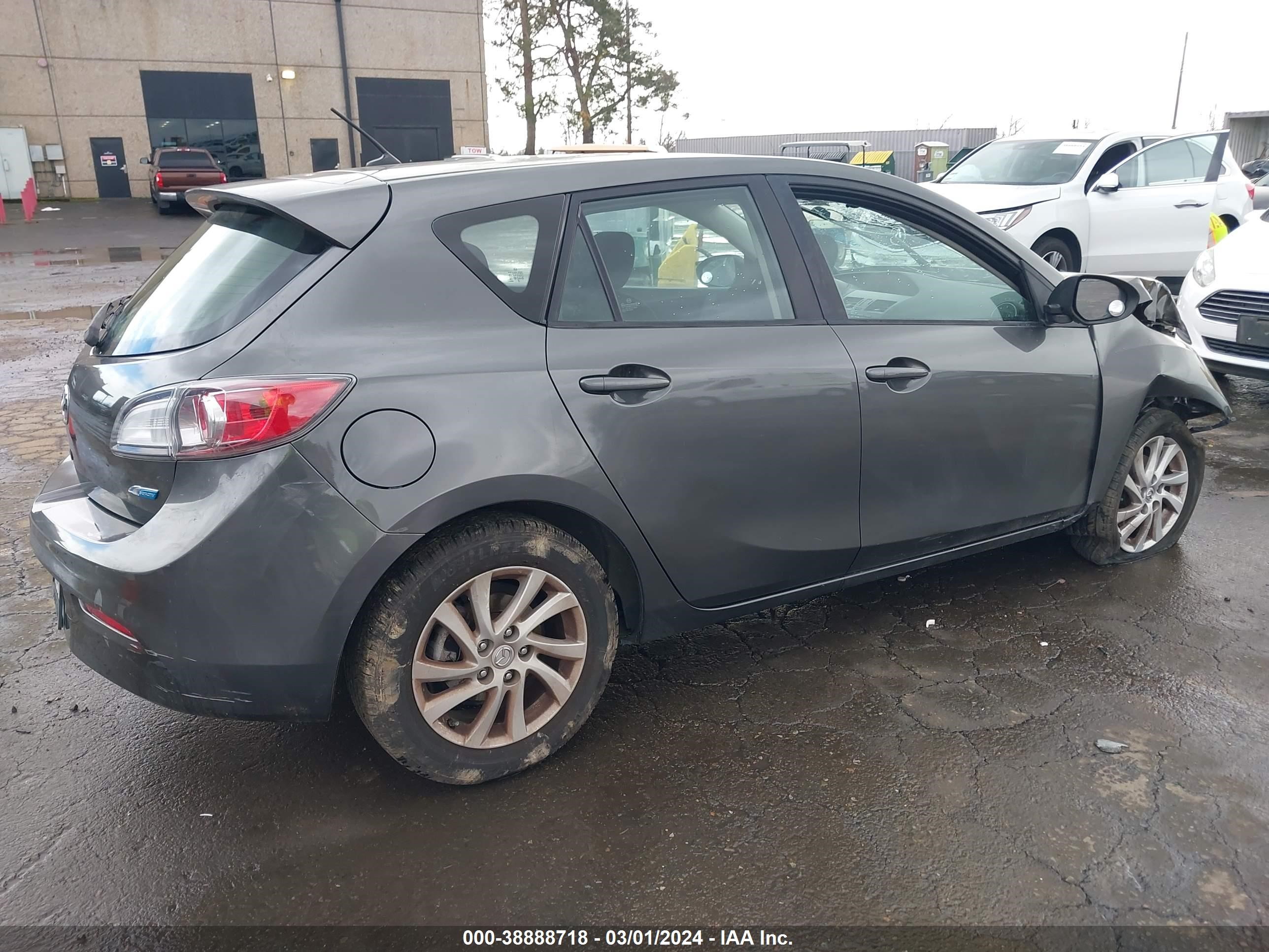 2012 Mazda Mazda3 vin: JM1BL1L83C1568135