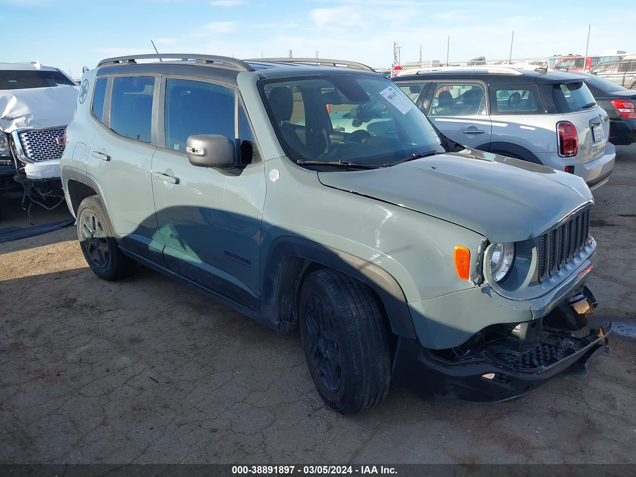 2017 Jeep Renegade Deserthawk 4X4 vin: ZACCJBCB1HPE92370