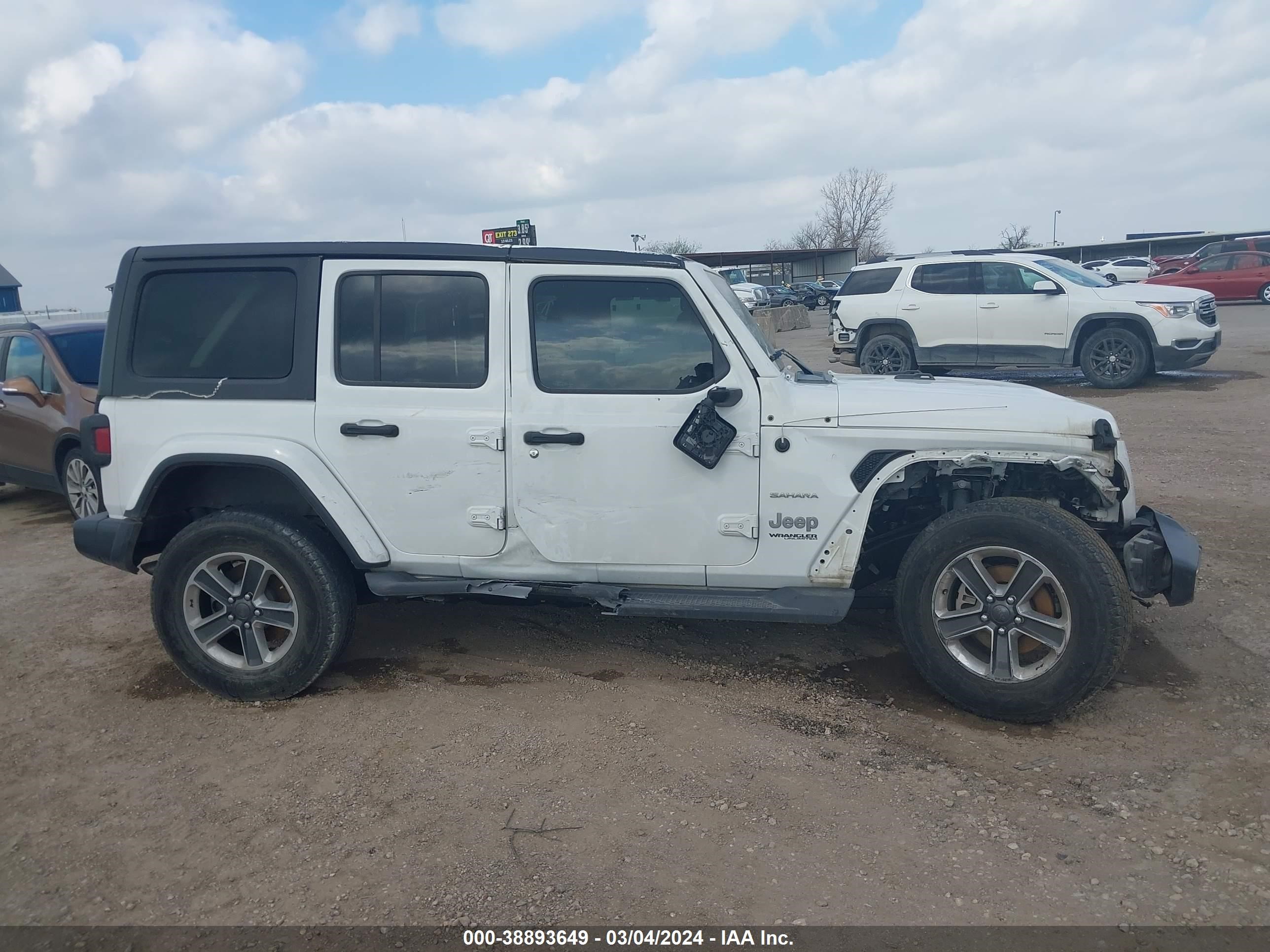 2019 Jeep Wrangler Unlimited Sahara 4X4 vin: 1C4HJXEN9KW682342