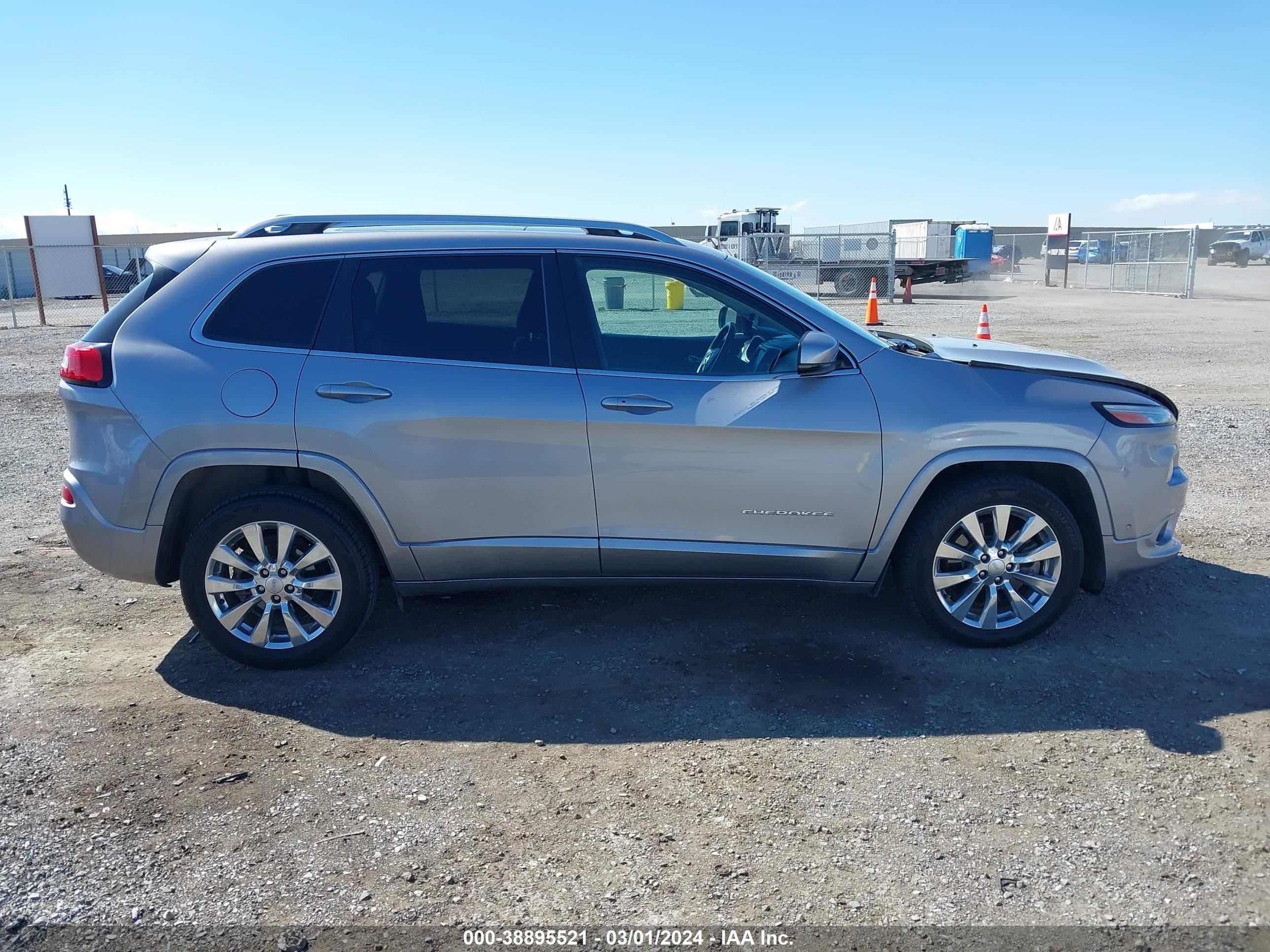 2017 Jeep Cherokee Overland Fwd vin: 1C4PJLJB3HD214708