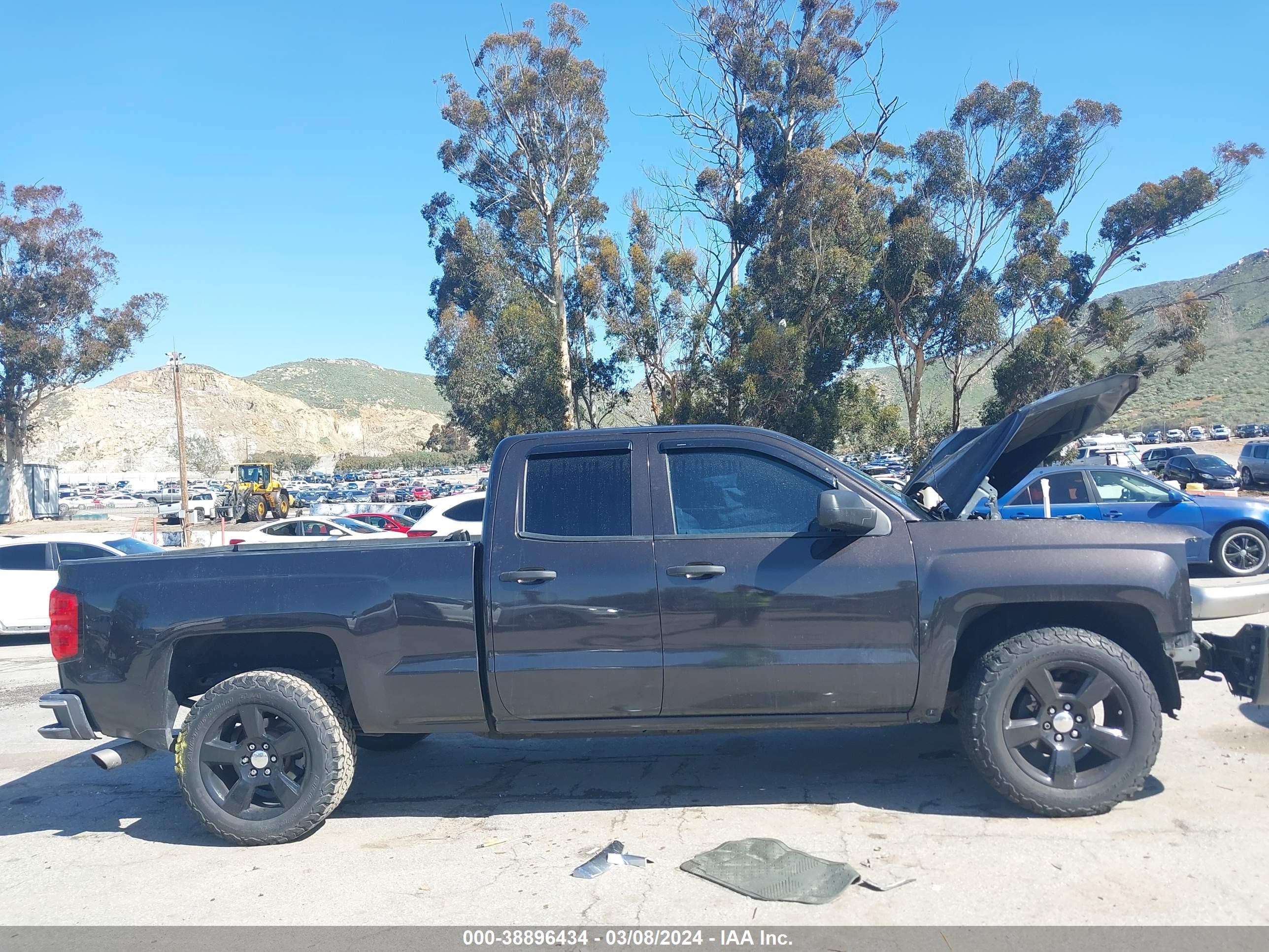 2014 Chevrolet Silverado 1500 1Lt vin: 1GCVKREC2EZ204275