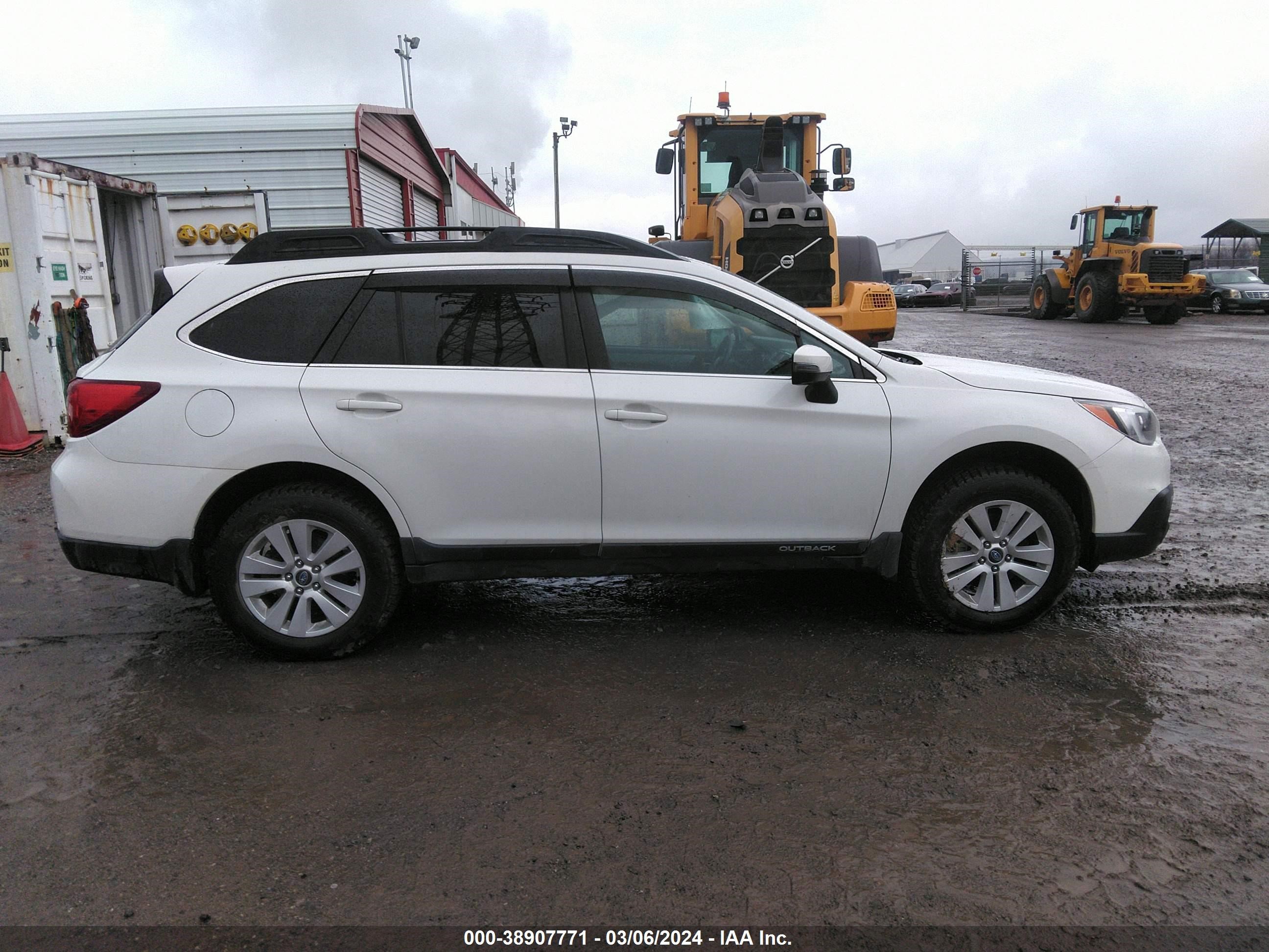 2017 Subaru Outback 2.5I Premium vin: 4S4BSAHC4H3267039