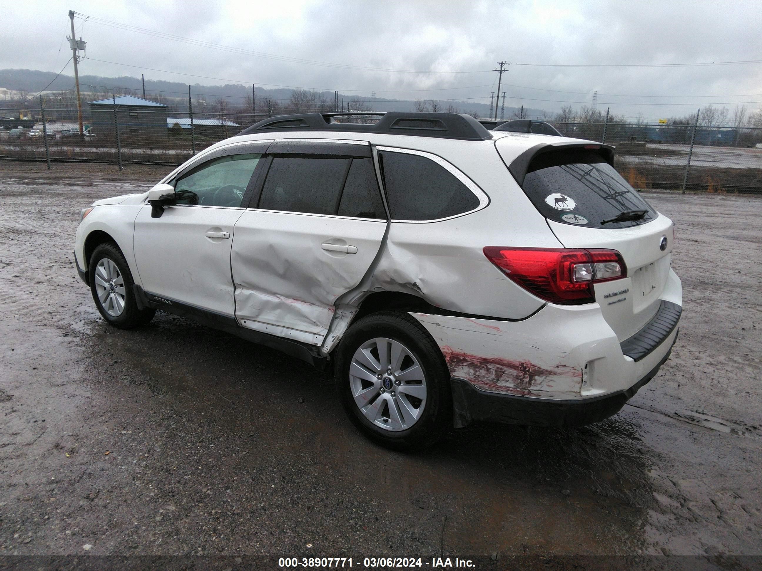 2017 Subaru Outback 2.5I Premium vin: 4S4BSAHC4H3267039