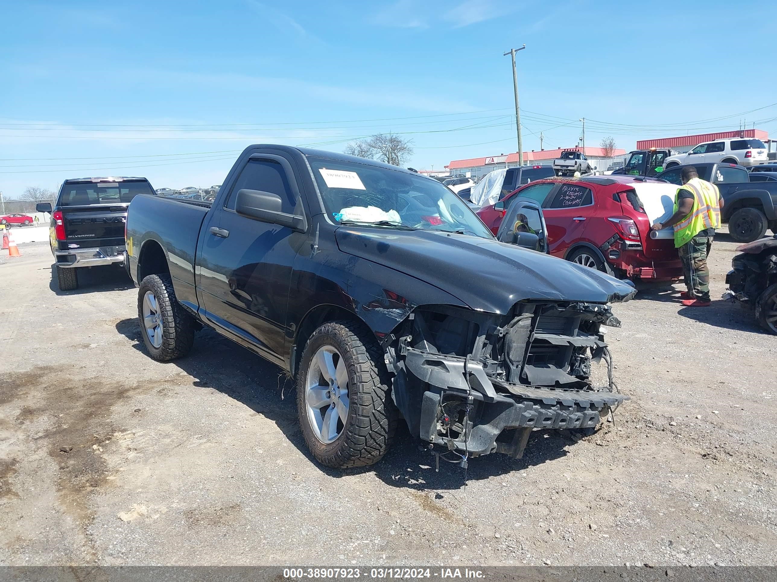 2015 Ram 1500 Express vin: 3C6JR6AT5FG531809