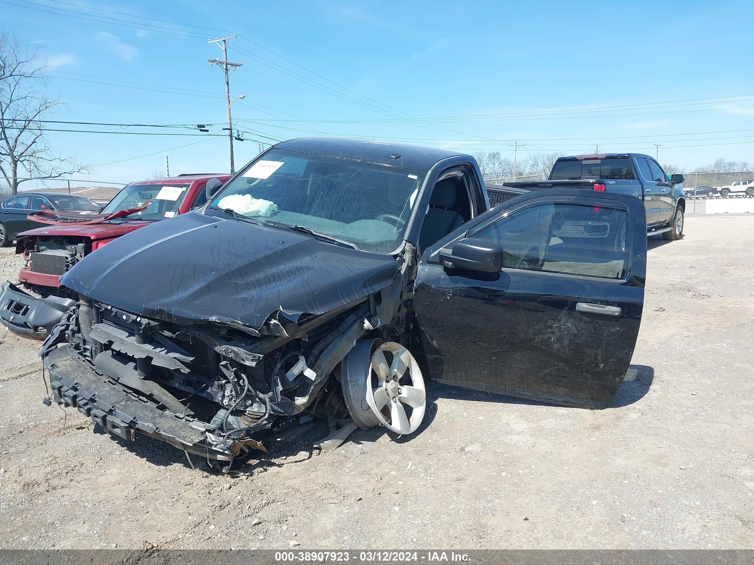 2015 Ram 1500 Express vin: 3C6JR6AT5FG531809