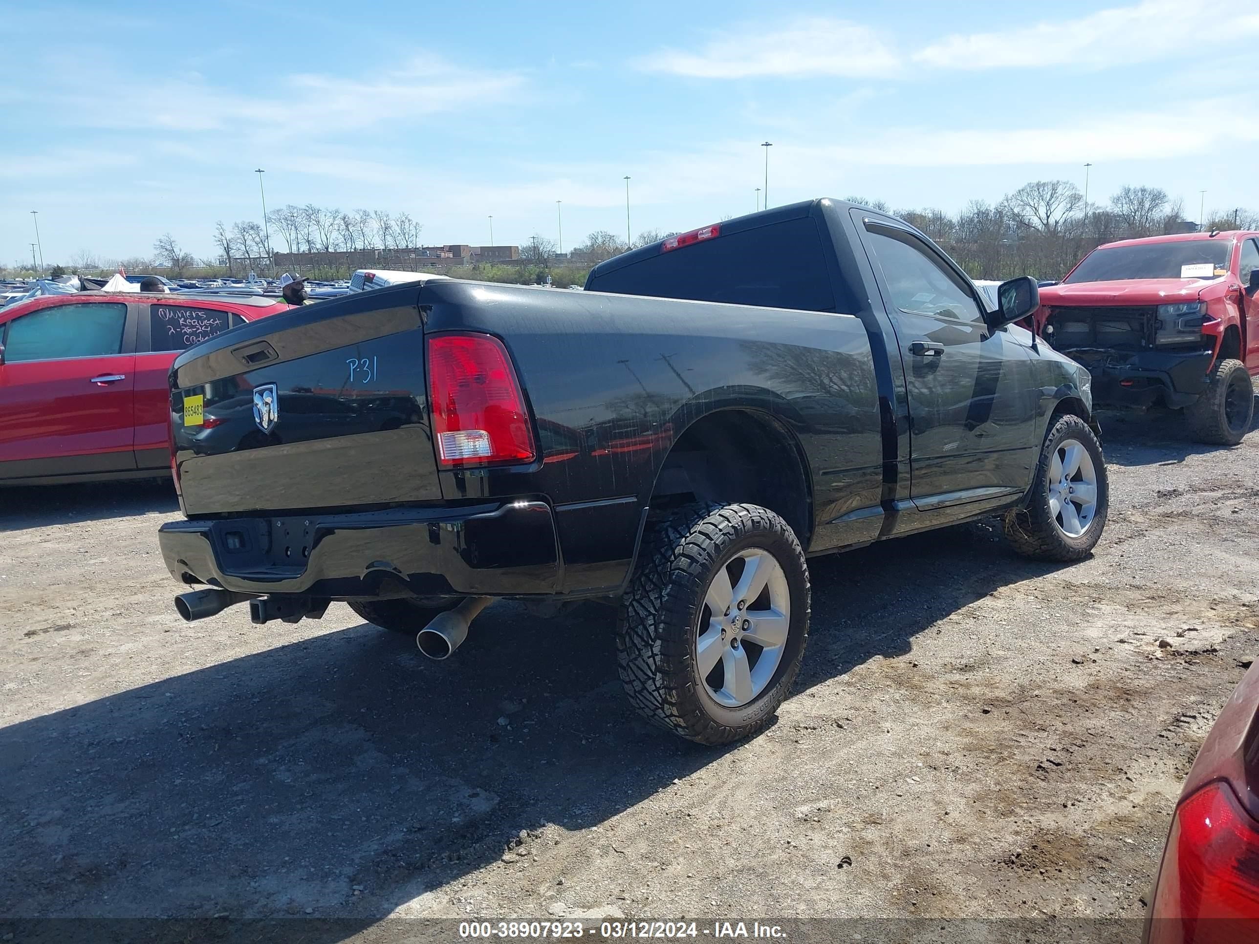 2015 Ram 1500 Express vin: 3C6JR6AT5FG531809