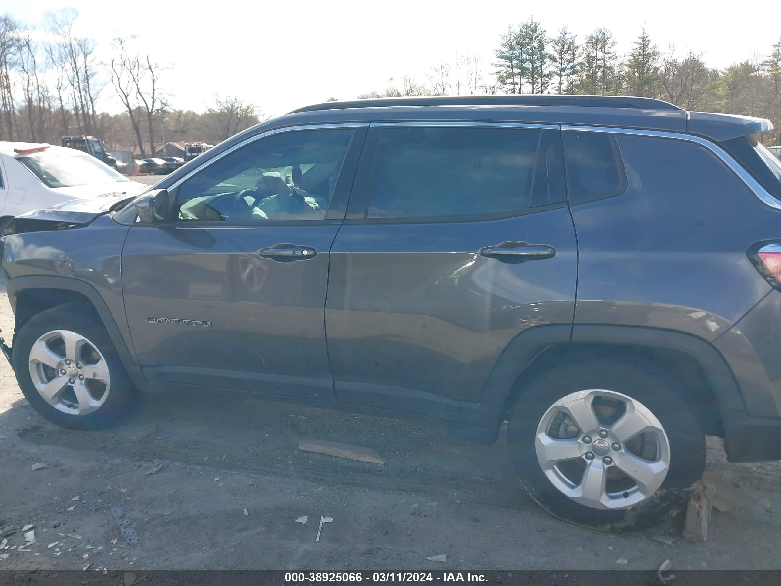 2021 Jeep Compass Latitude 4X4 vin: 3C4NJDBB1MT545111