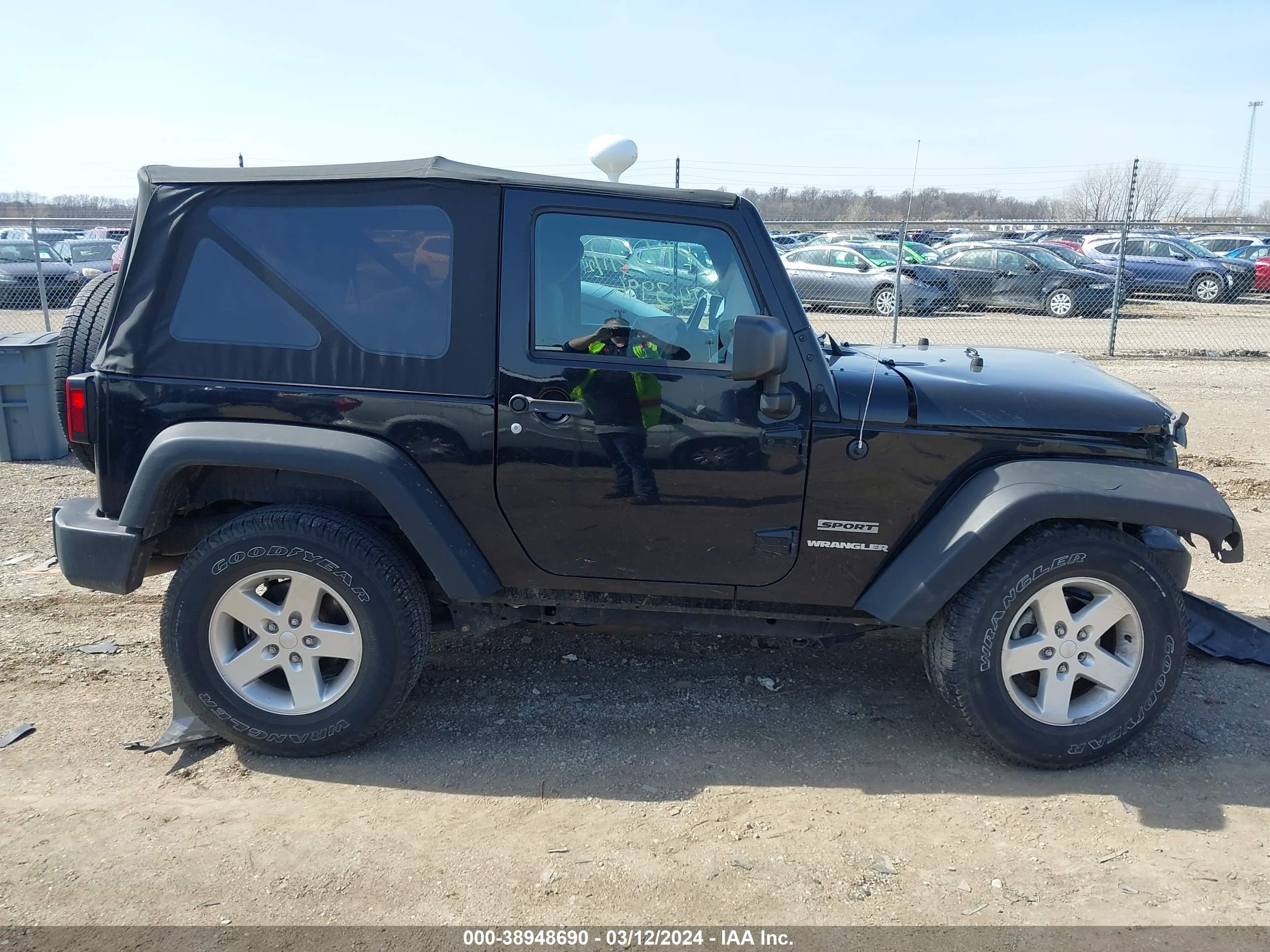 2016 Jeep Wrangler Sport vin: 1C4GJWAG3GL262601