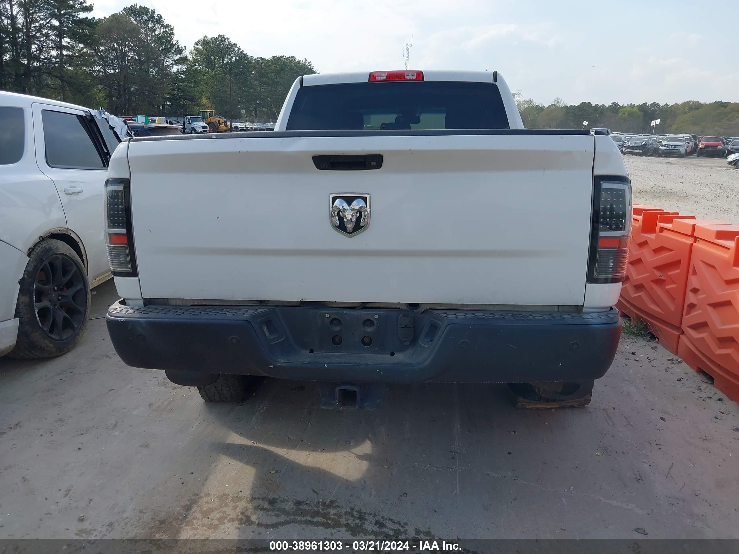 2015 Ram 2500 Tradesman vin: 3C6TR4CT4FG638327