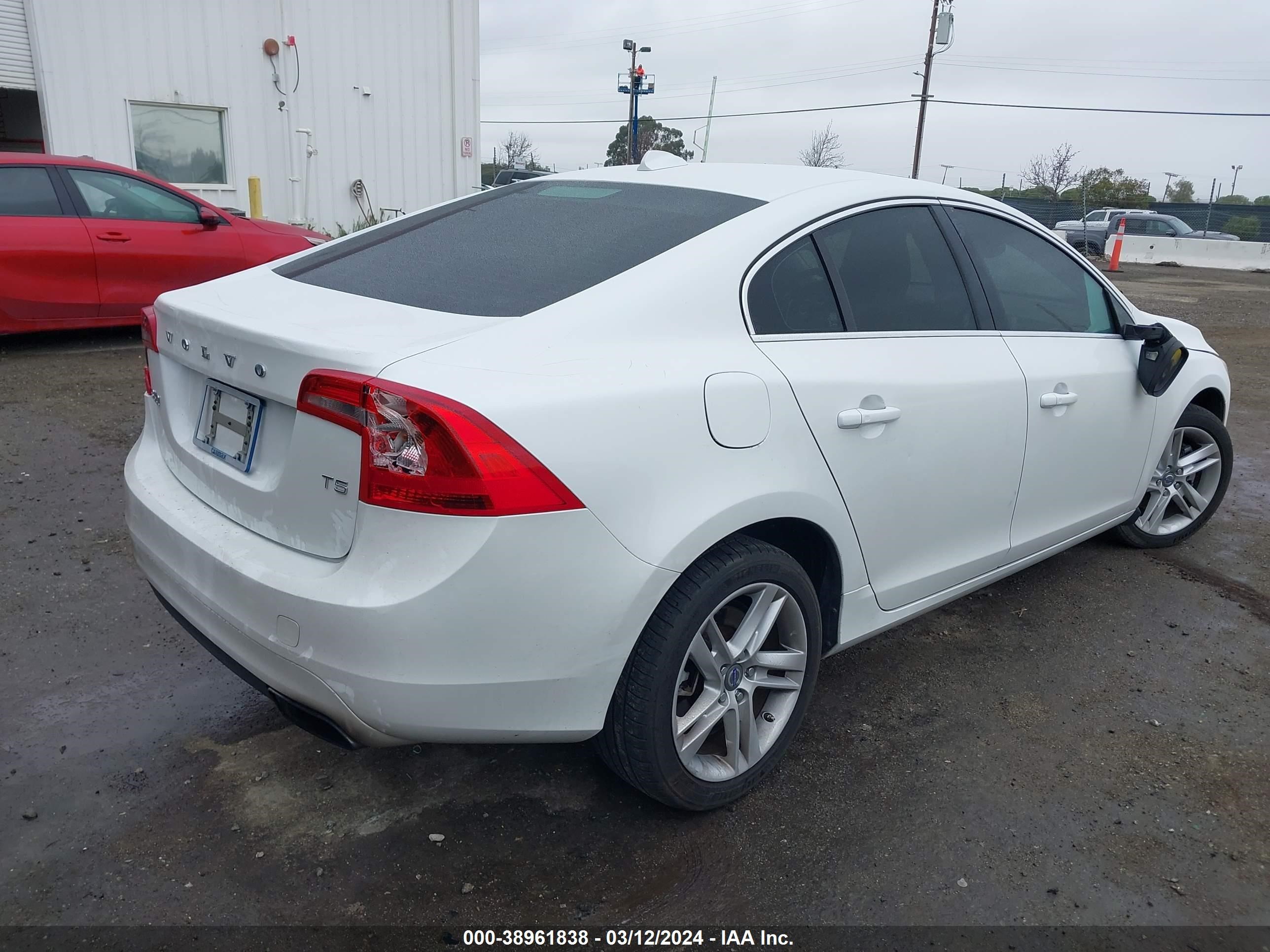 2015 Volvo S60 T5 Premier vin: YV126MFBXF1314632