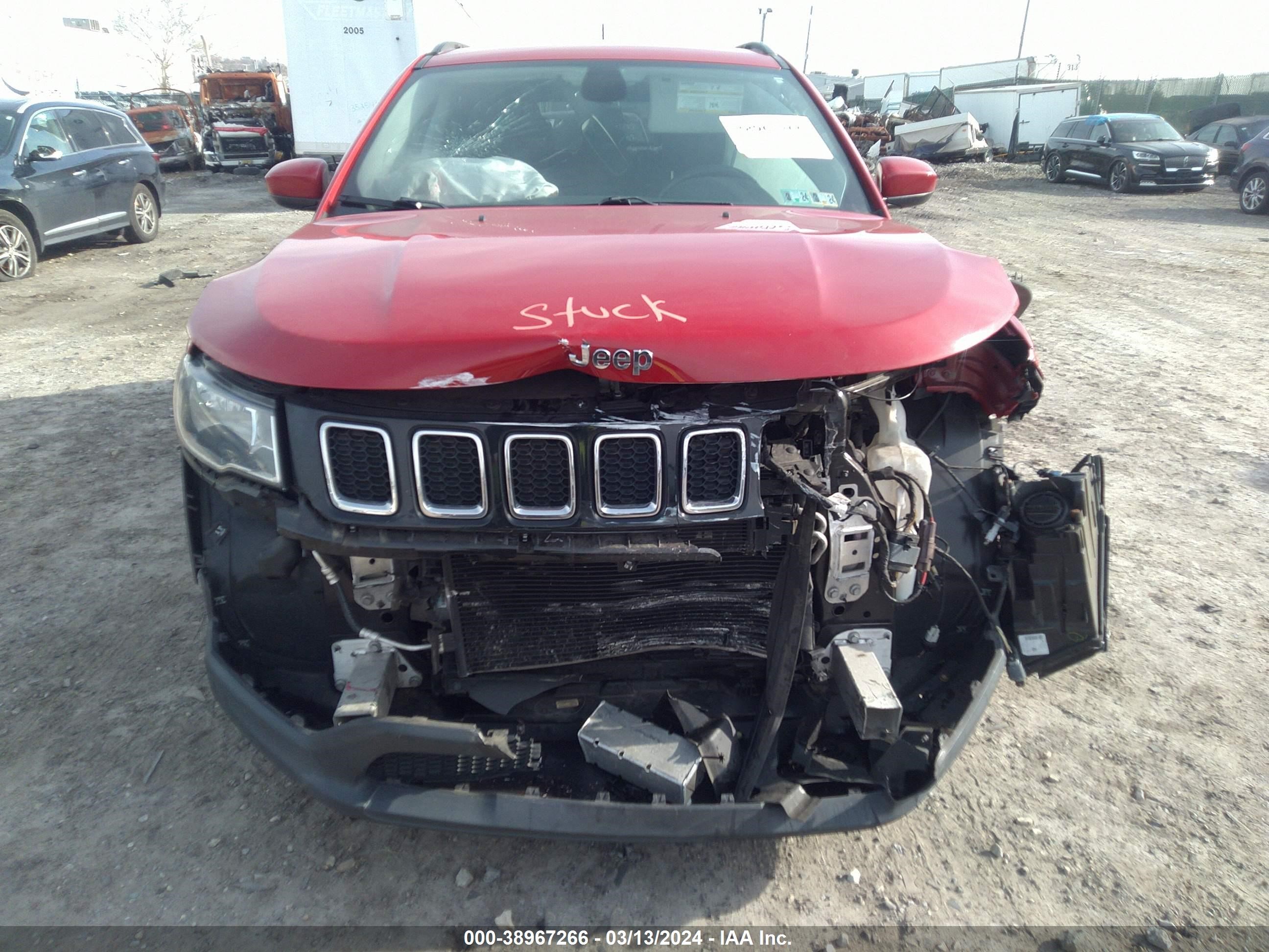 2019 Jeep Compass Latitude 4X4 vin: 3C4NJDBB0KT679007