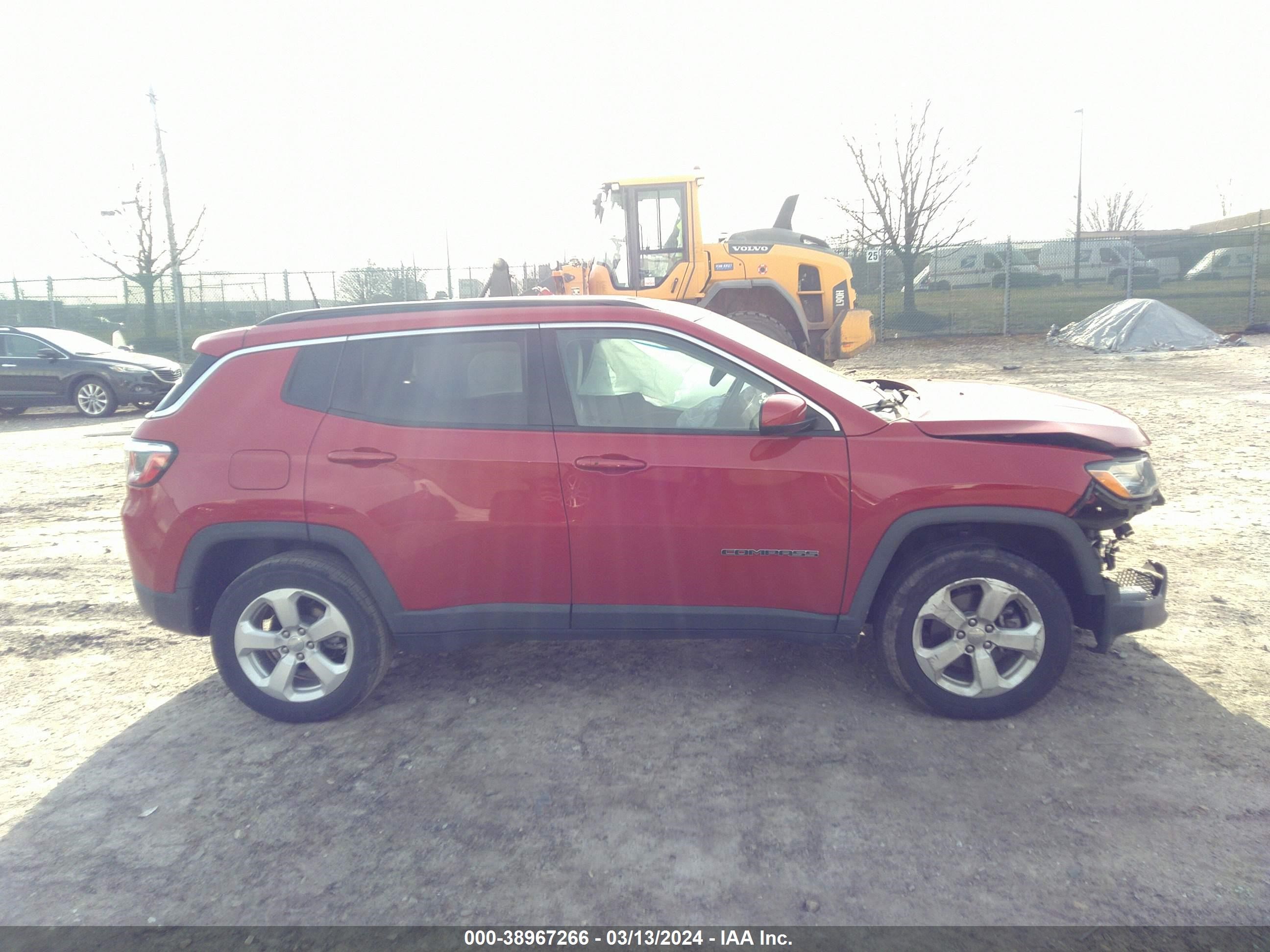 2019 Jeep Compass Latitude 4X4 vin: 3C4NJDBB0KT679007