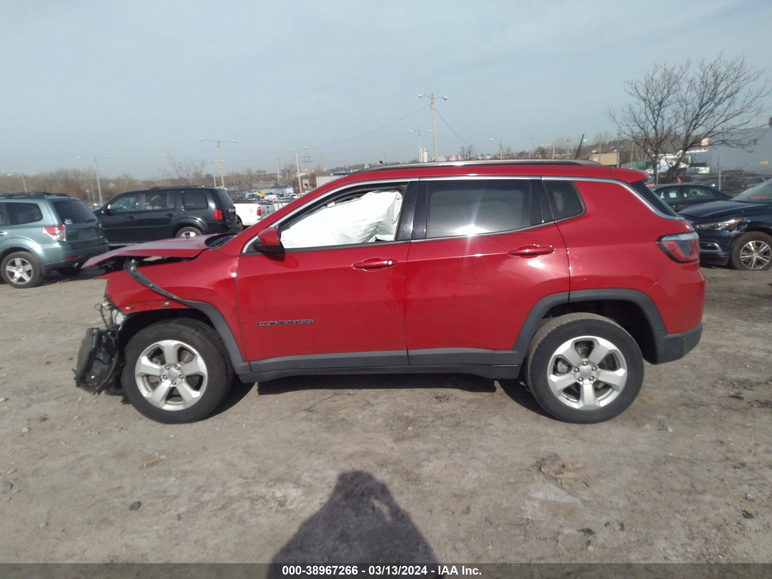 2019 Jeep Compass Latitude 4X4 vin: 3C4NJDBB0KT679007