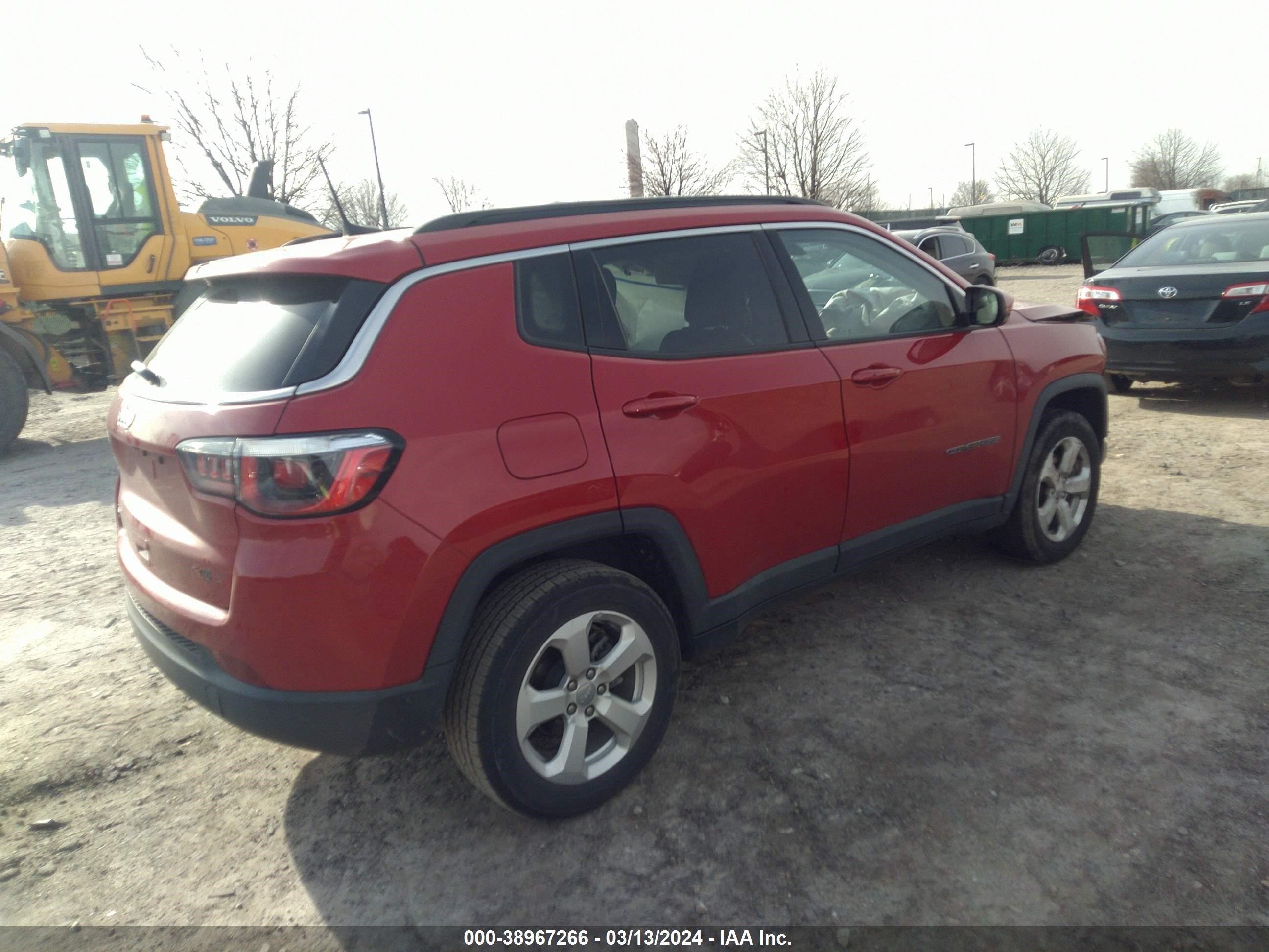 2019 Jeep Compass Latitude 4X4 vin: 3C4NJDBB0KT679007