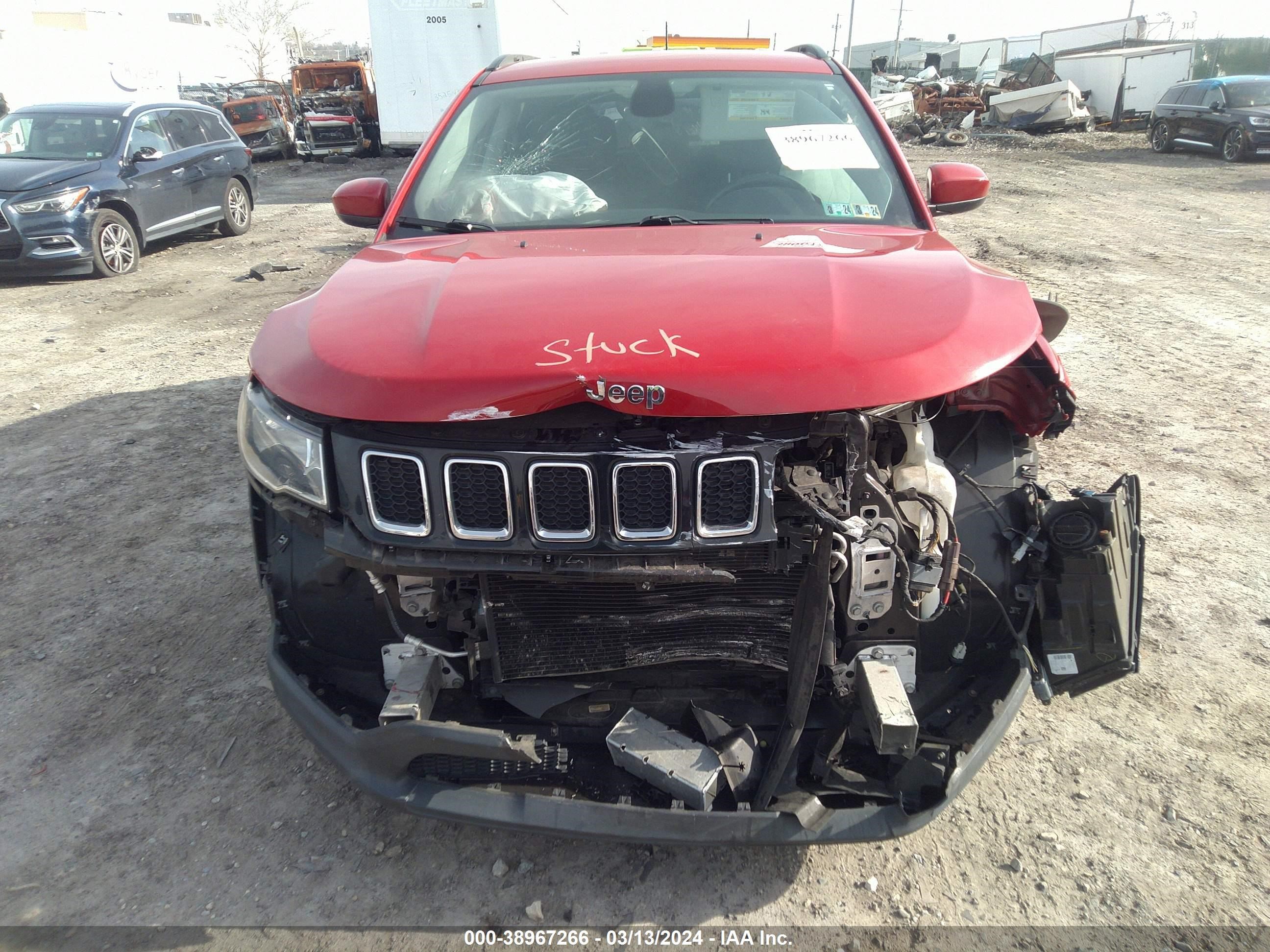 2019 Jeep Compass Latitude 4X4 vin: 3C4NJDBB0KT679007