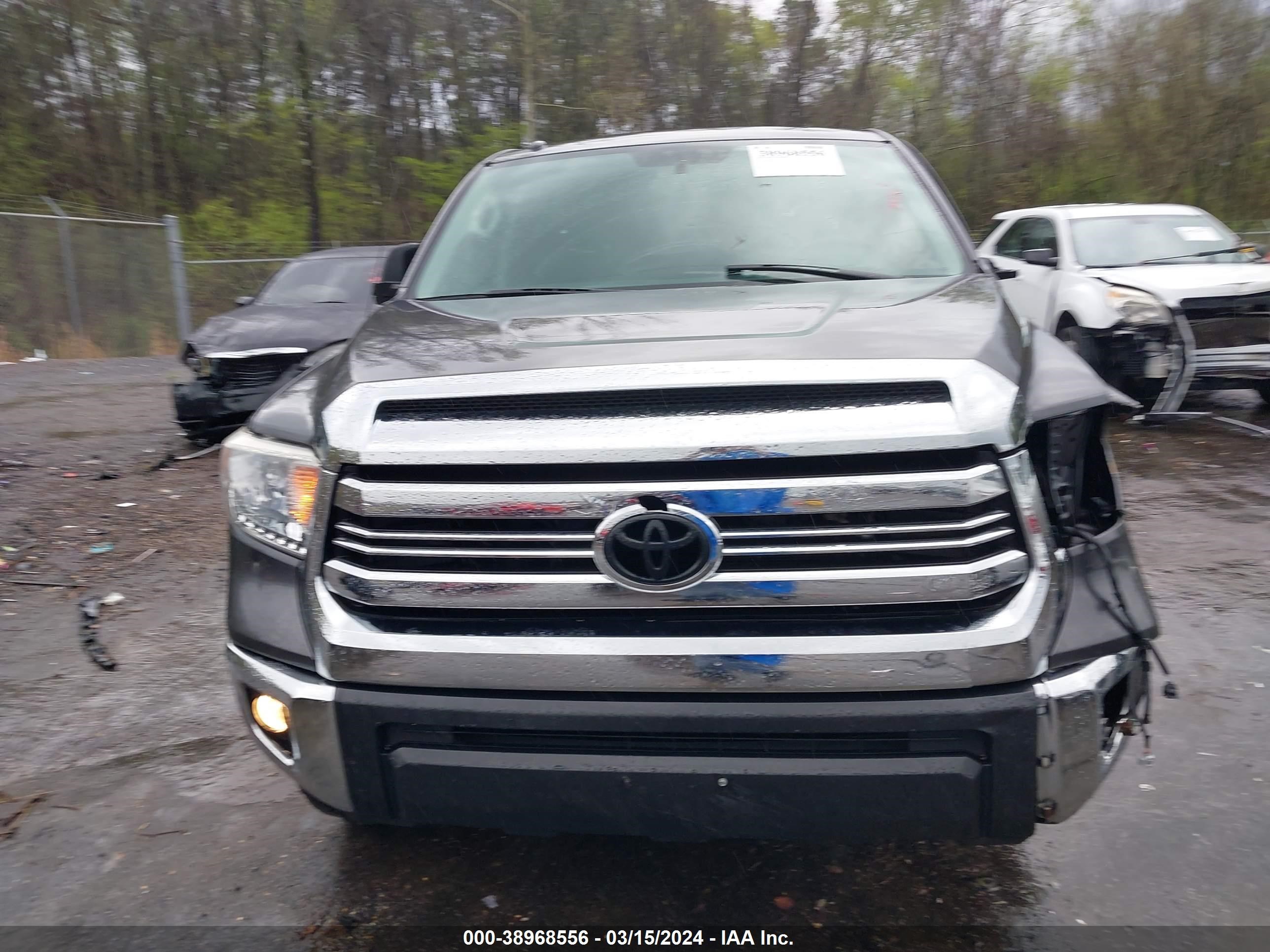 2017 Toyota Tundra Sr5 5.7L V8 vin: 5TFEW5F12HX219837