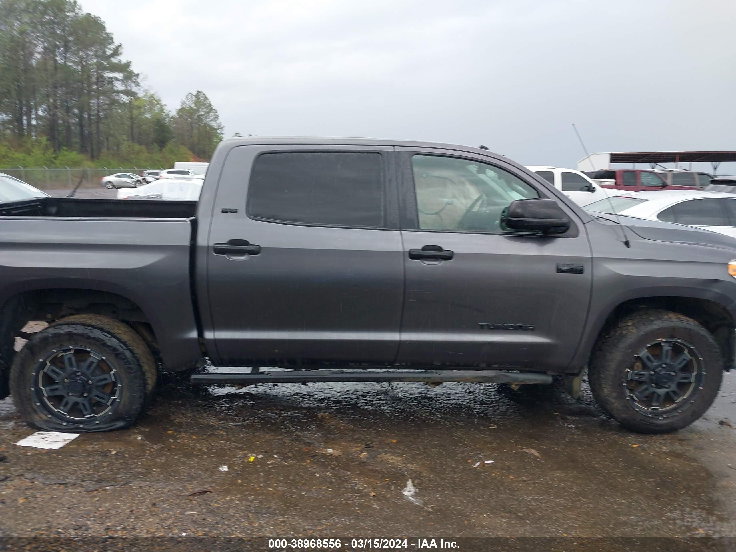 2017 Toyota Tundra Sr5 5.7L V8 vin: 5TFEW5F12HX219837