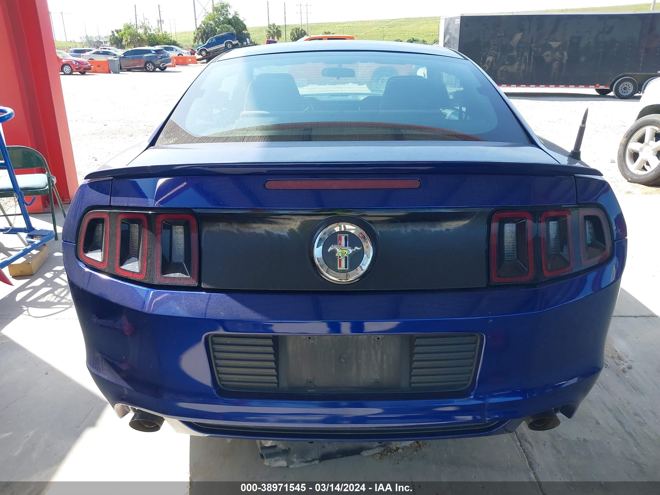 2013 Ford Mustang V6 vin: 1ZVBP8AM4D5256281