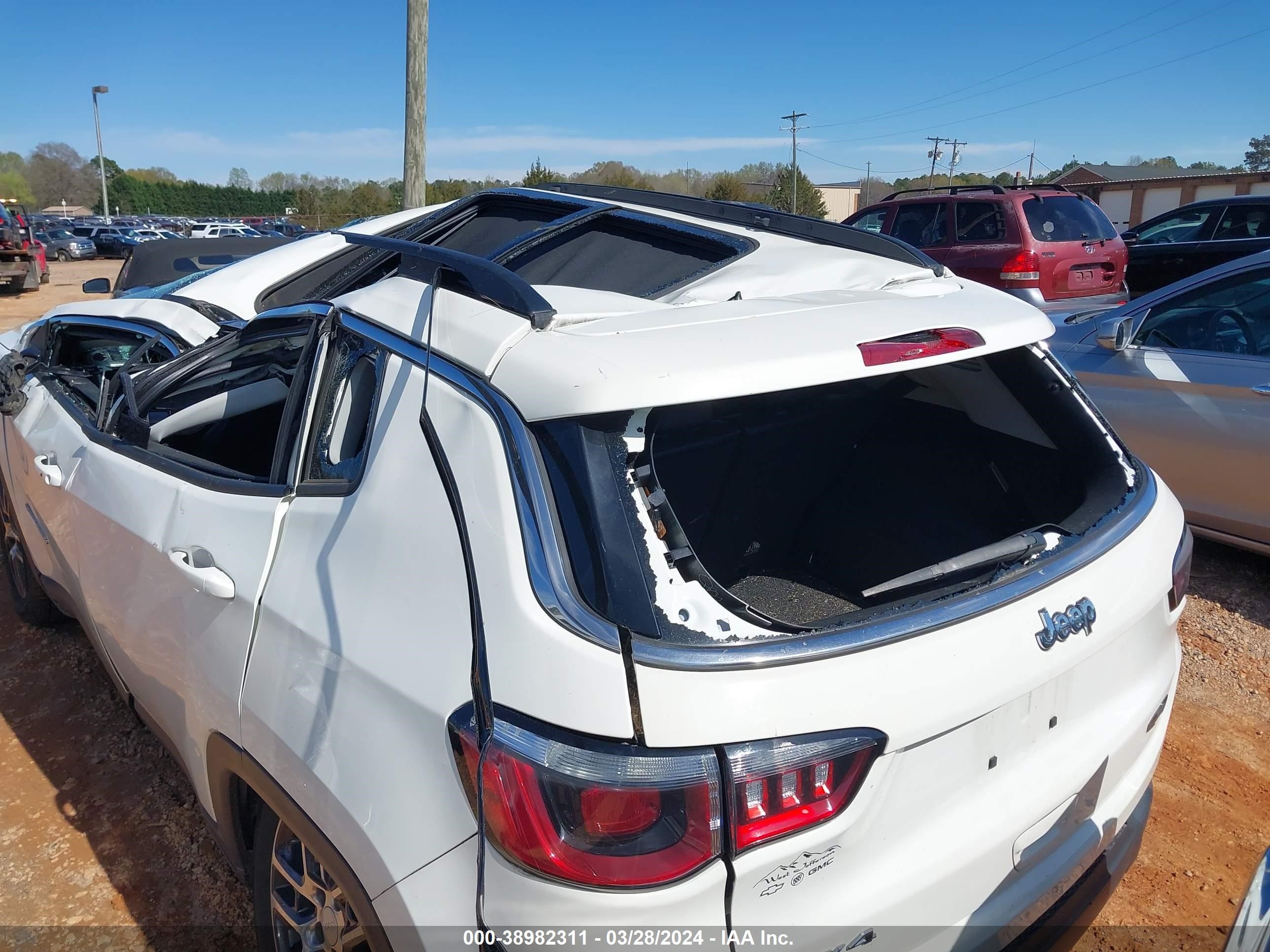 2018 Jeep Compass Latitude 4X4 vin: 3C4NJDBB6JT161885