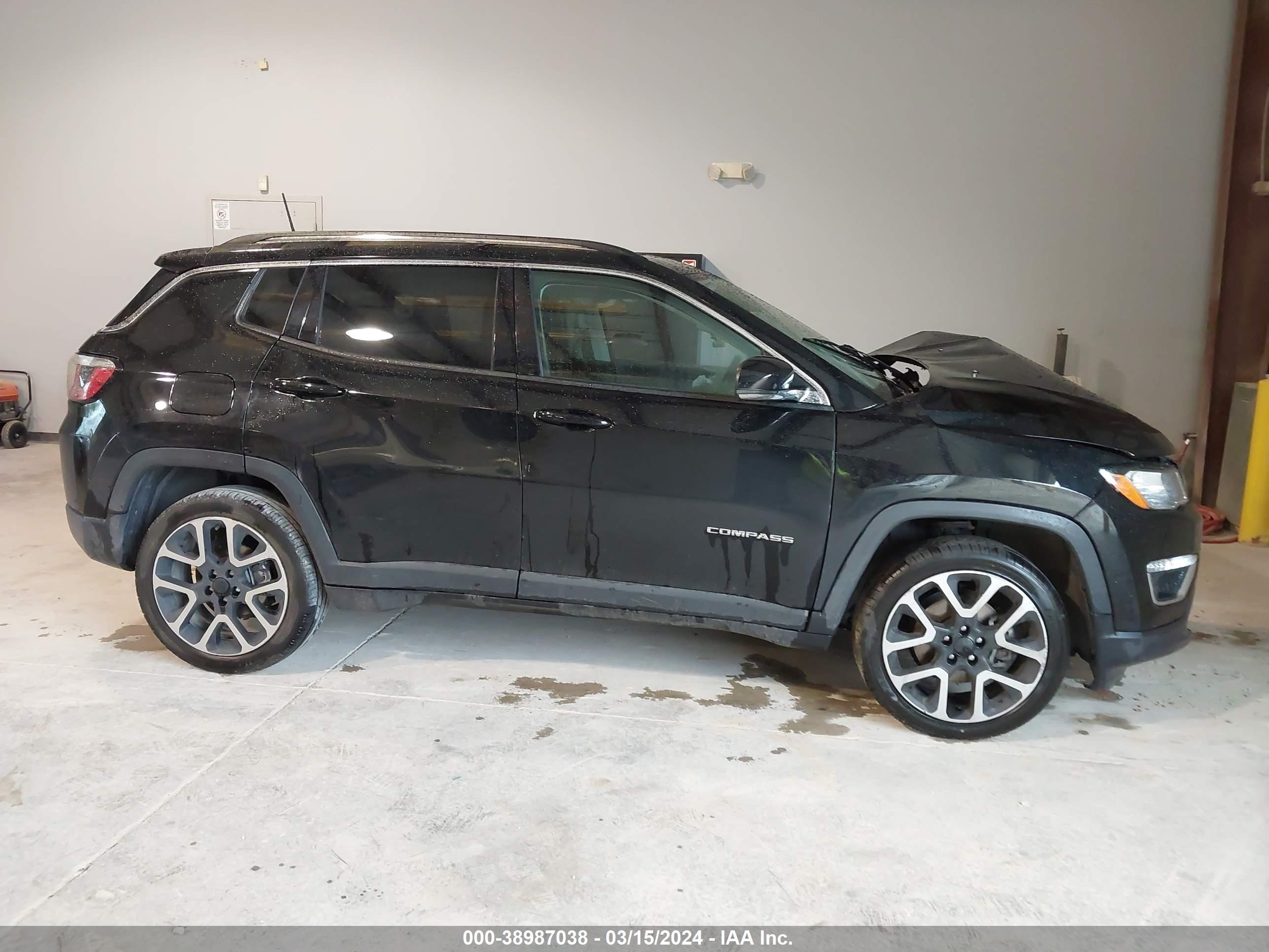 2018 Jeep Compass Limited Fwd vin: 3C4NJCCB9JT208335