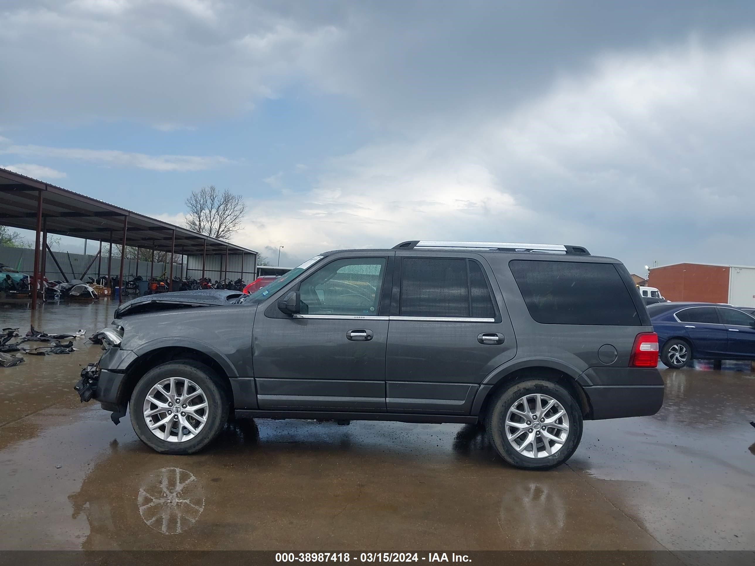 2017 Ford Expedition Limited vin: 1FMJU1KT5HEA44432