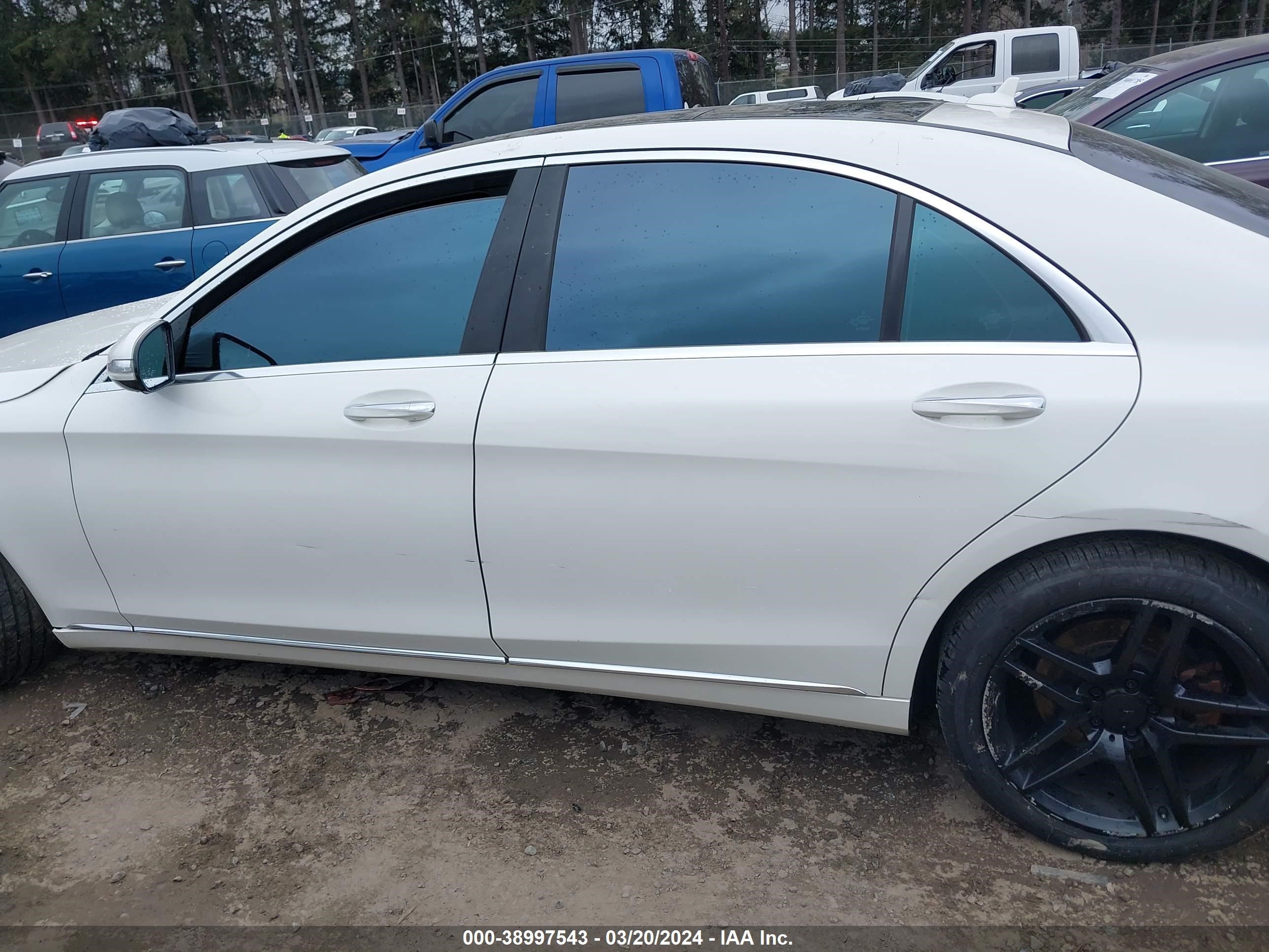 2017 Mercedes-Benz S 550 vin: WDDUG8CB7HA306312