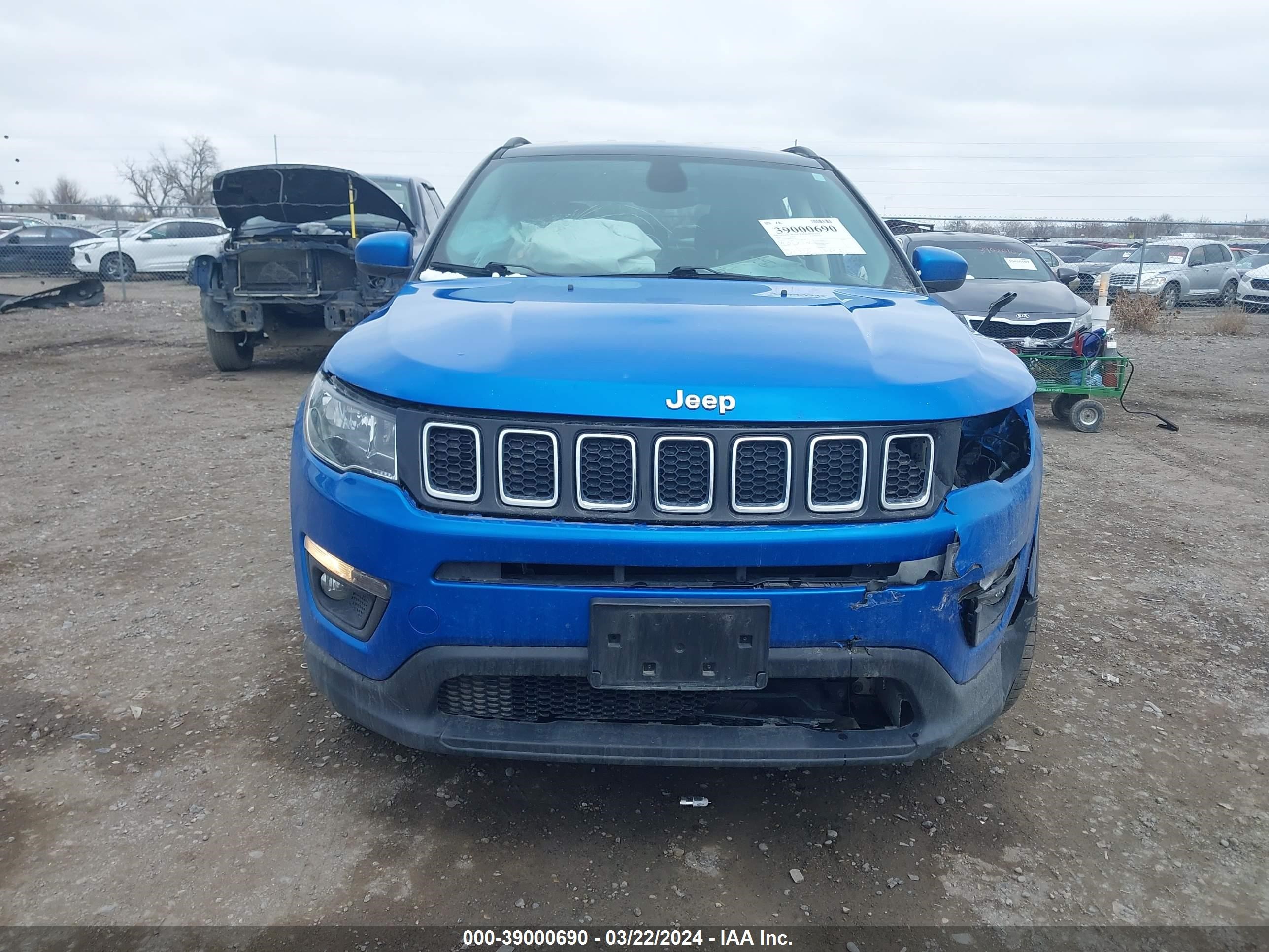 2018 Jeep Compass Latitude 4X4 vin: 3C4NJDBB2JT328131