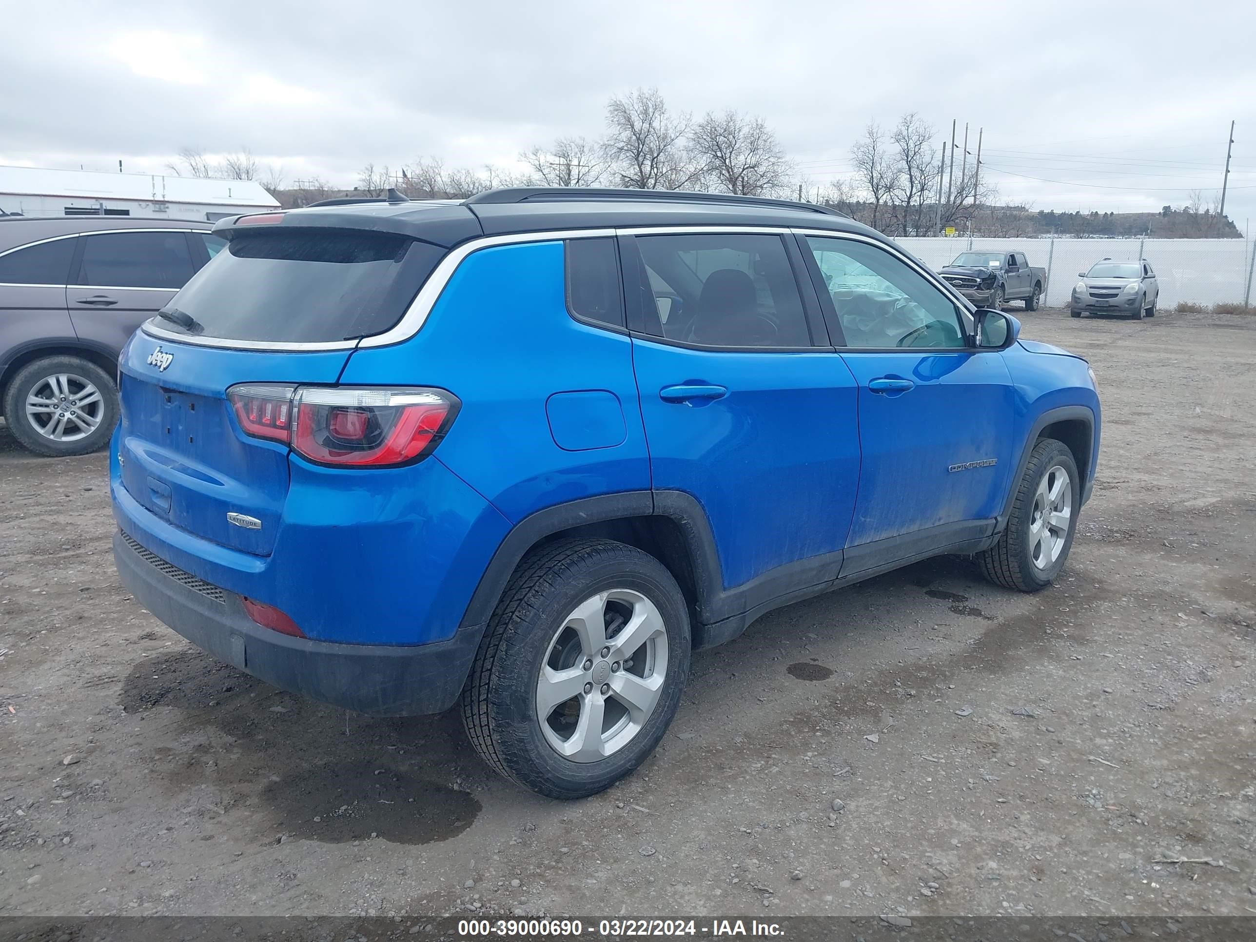 2018 Jeep Compass Latitude 4X4 vin: 3C4NJDBB2JT328131