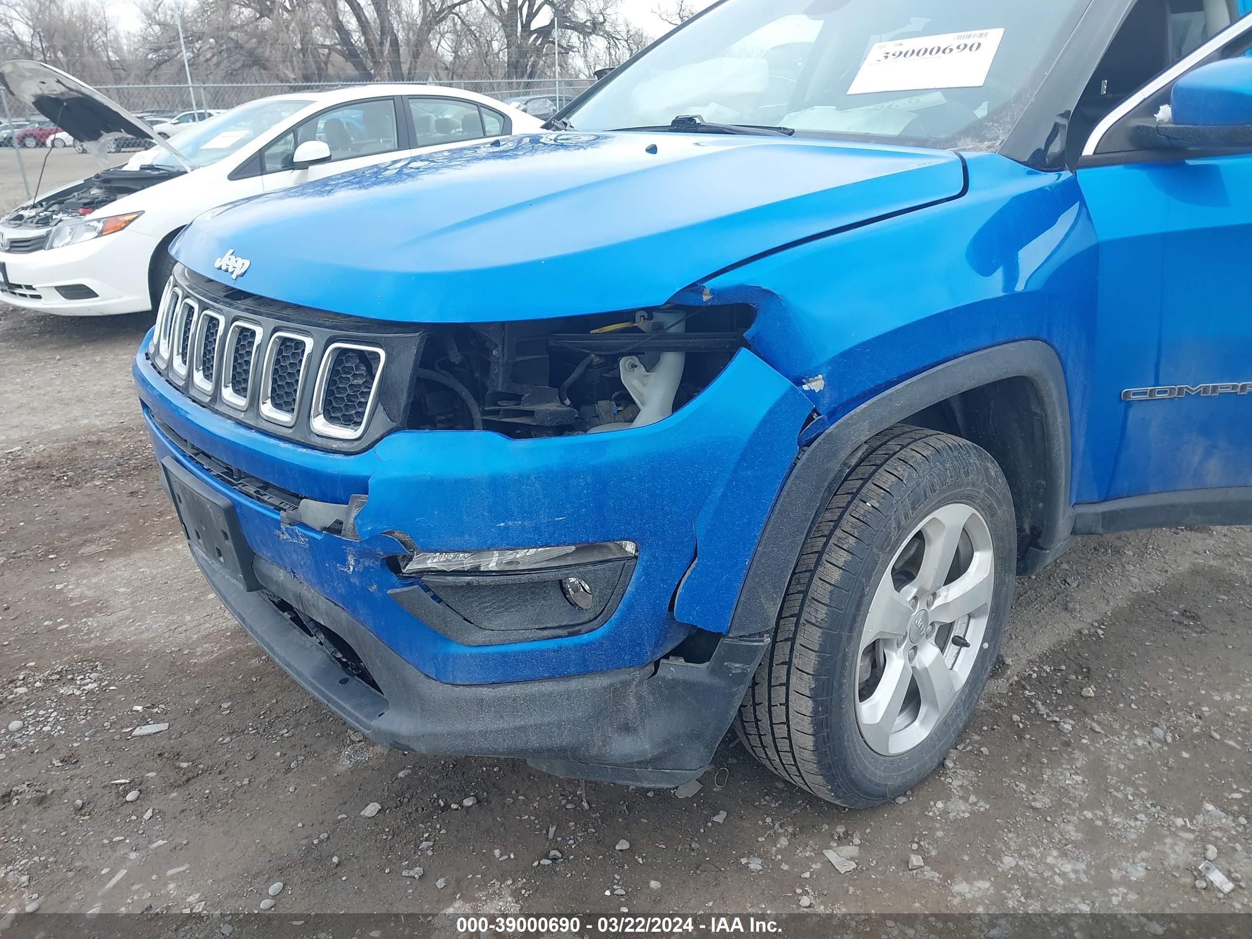 2018 Jeep Compass Latitude 4X4 vin: 3C4NJDBB2JT328131