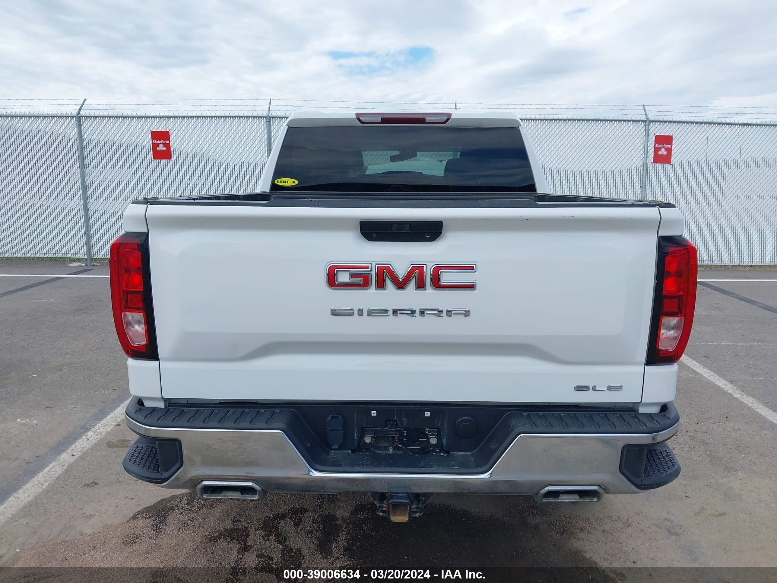 2020 GMC Sierra 1500 4Wd Short Box Sle vin: 3GTU9BEDXLG172650