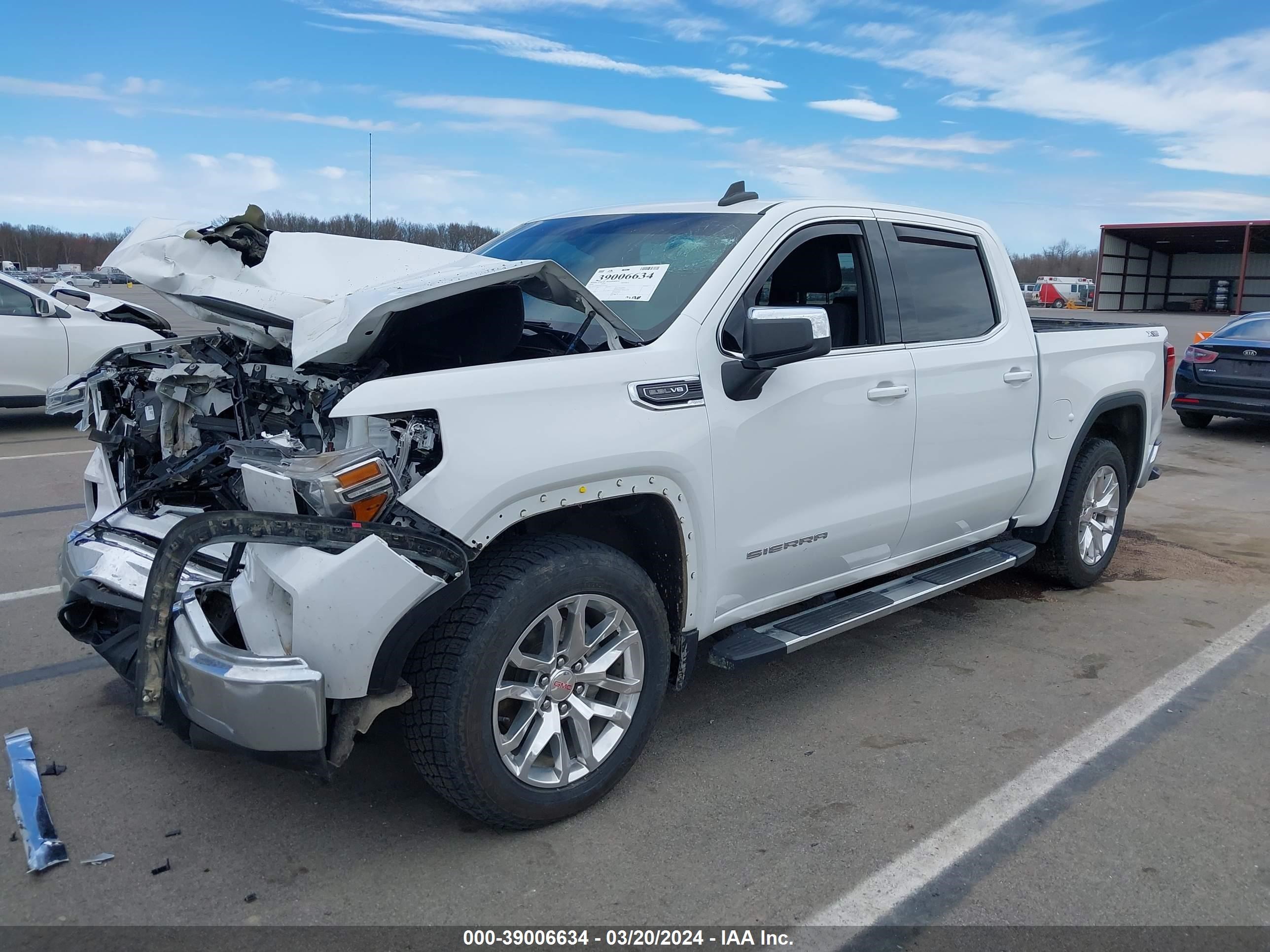 2020 GMC Sierra 1500 4Wd Short Box Sle vin: 3GTU9BEDXLG172650