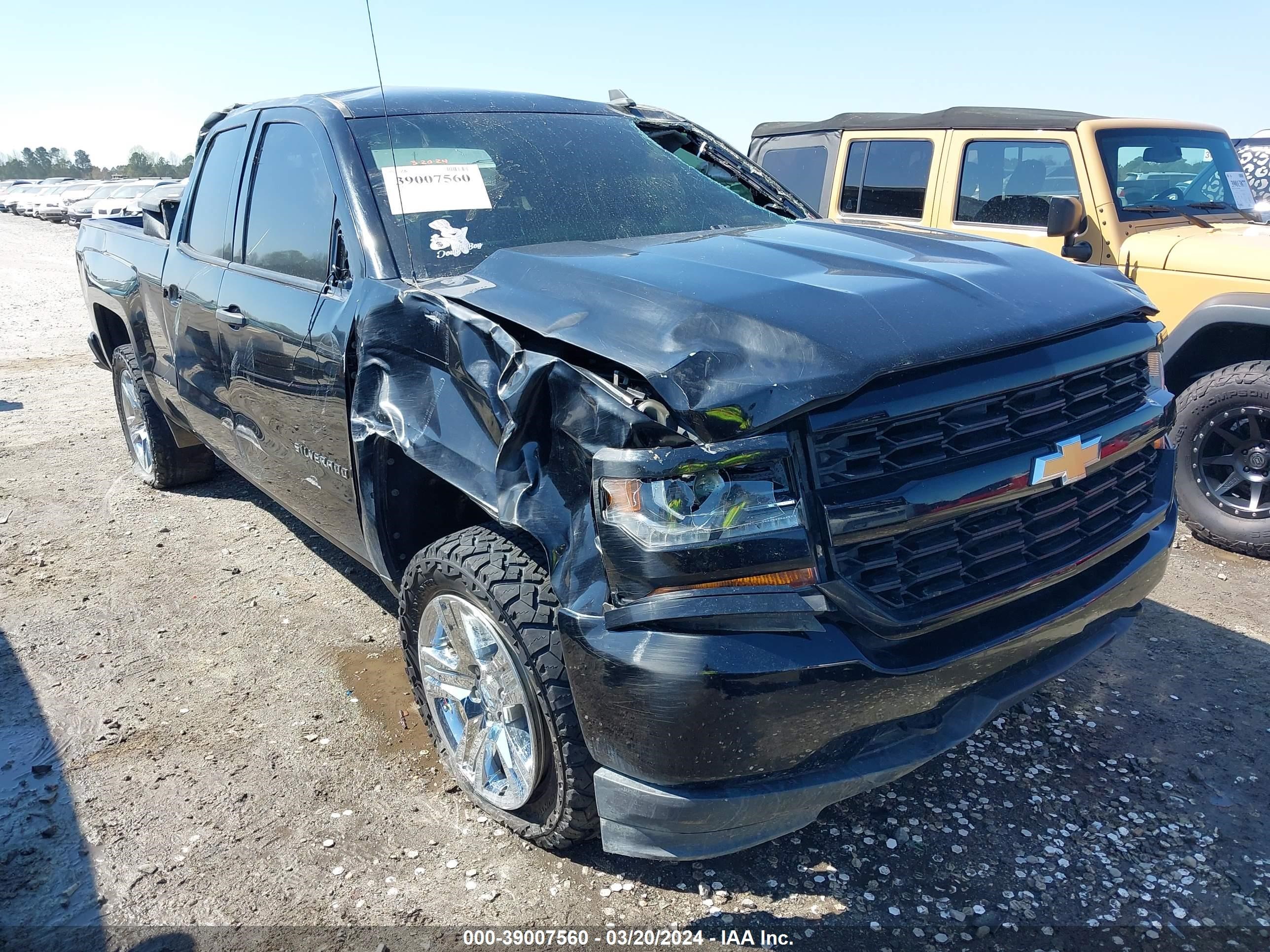 2018 Chevrolet Silverado 1500 Custom vin: 1GCRCPEC6JZ195562