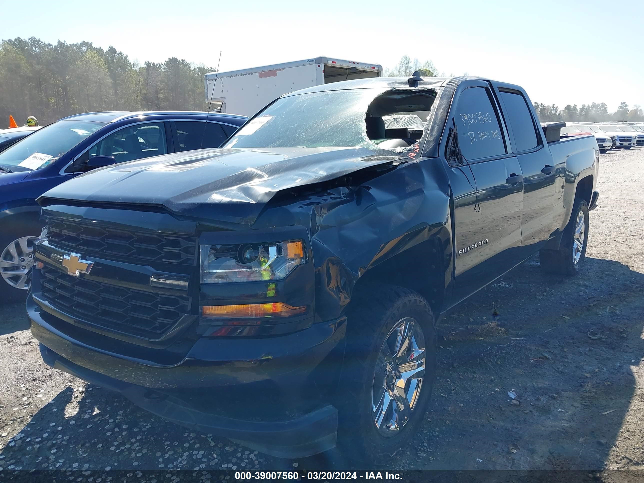 2018 Chevrolet Silverado 1500 Custom vin: 1GCRCPEC6JZ195562