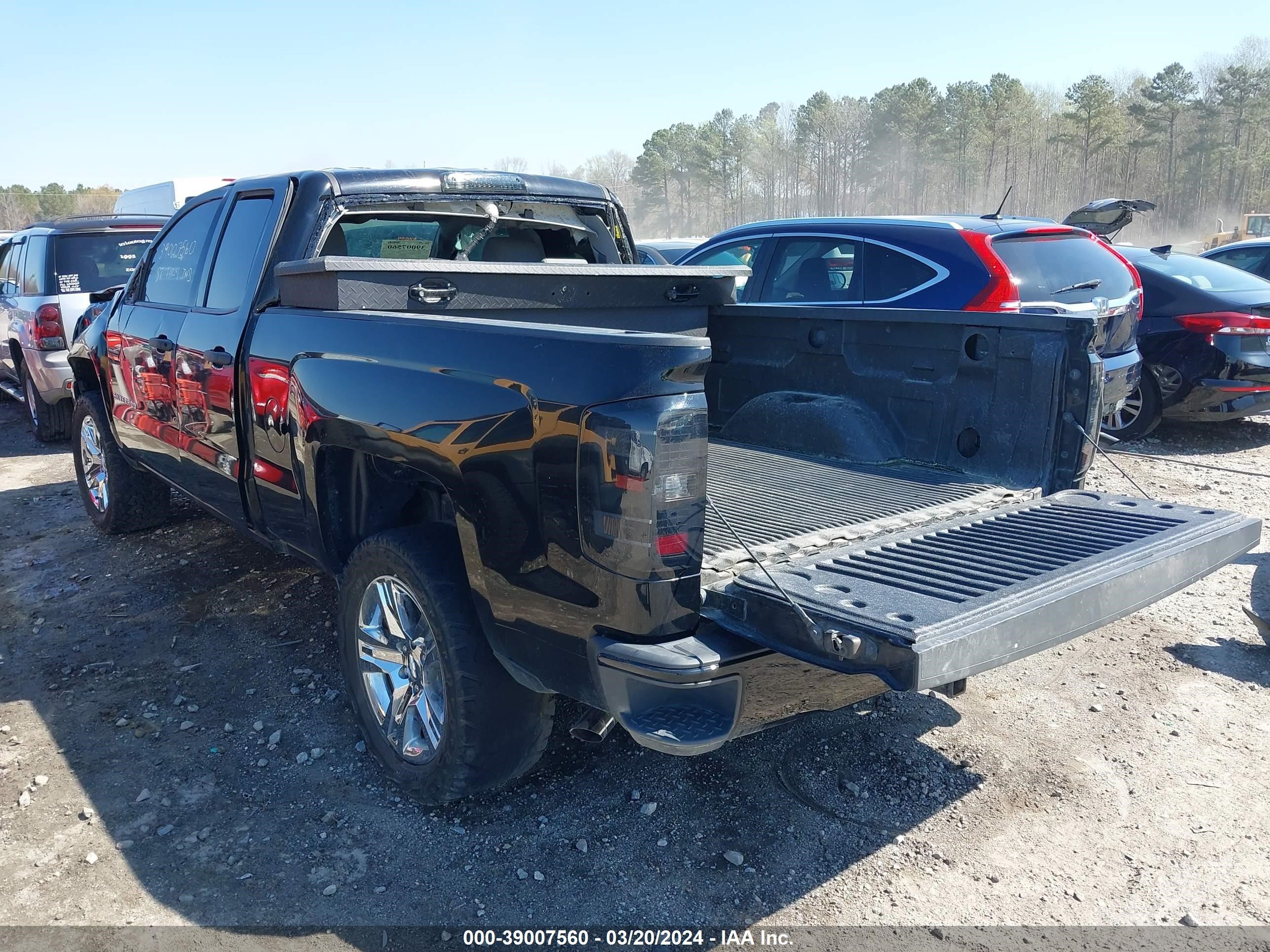 2018 Chevrolet Silverado 1500 Custom vin: 1GCRCPEC6JZ195562