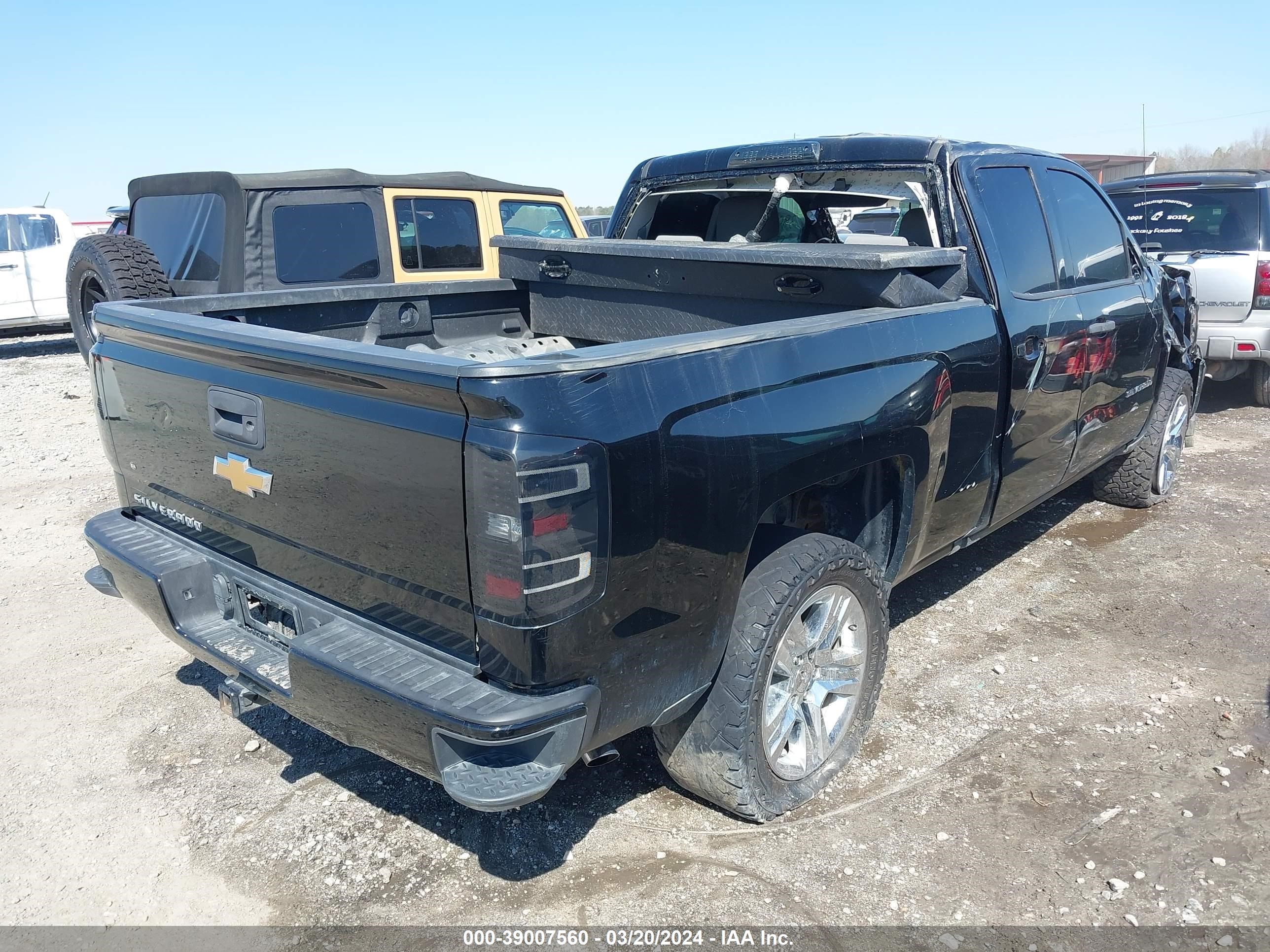 2018 Chevrolet Silverado 1500 Custom vin: 1GCRCPEC6JZ195562