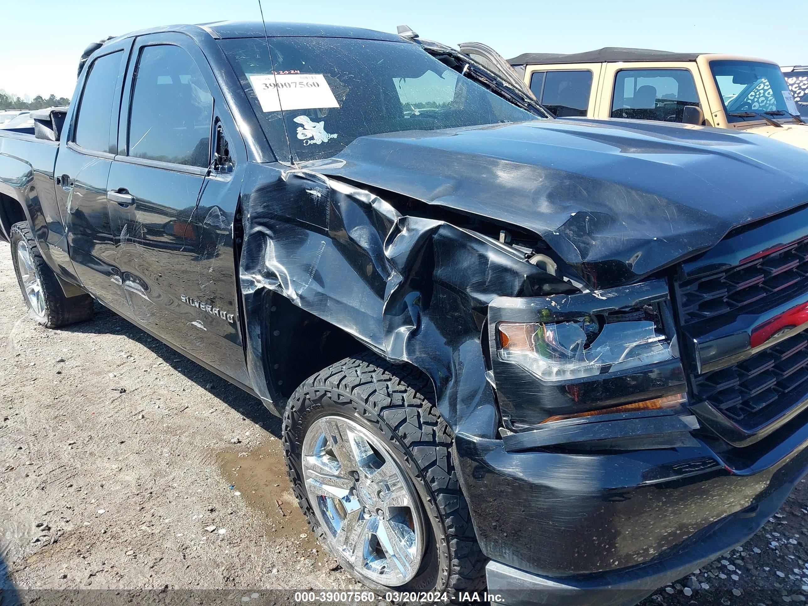 2018 Chevrolet Silverado 1500 Custom vin: 1GCRCPEC6JZ195562