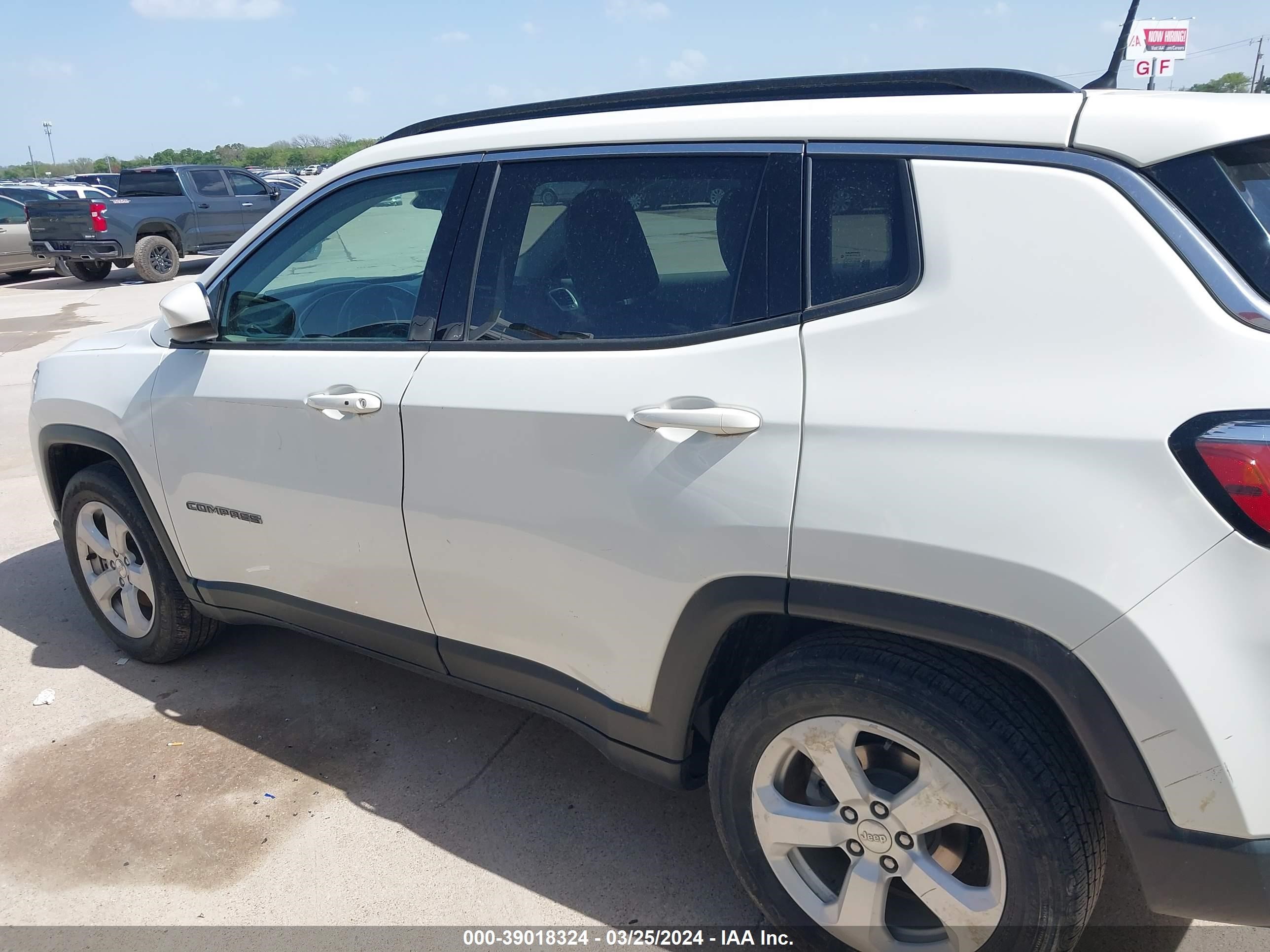 2018 Jeep Compass Latitude Fwd vin: 3C4NJCBB5JT460682