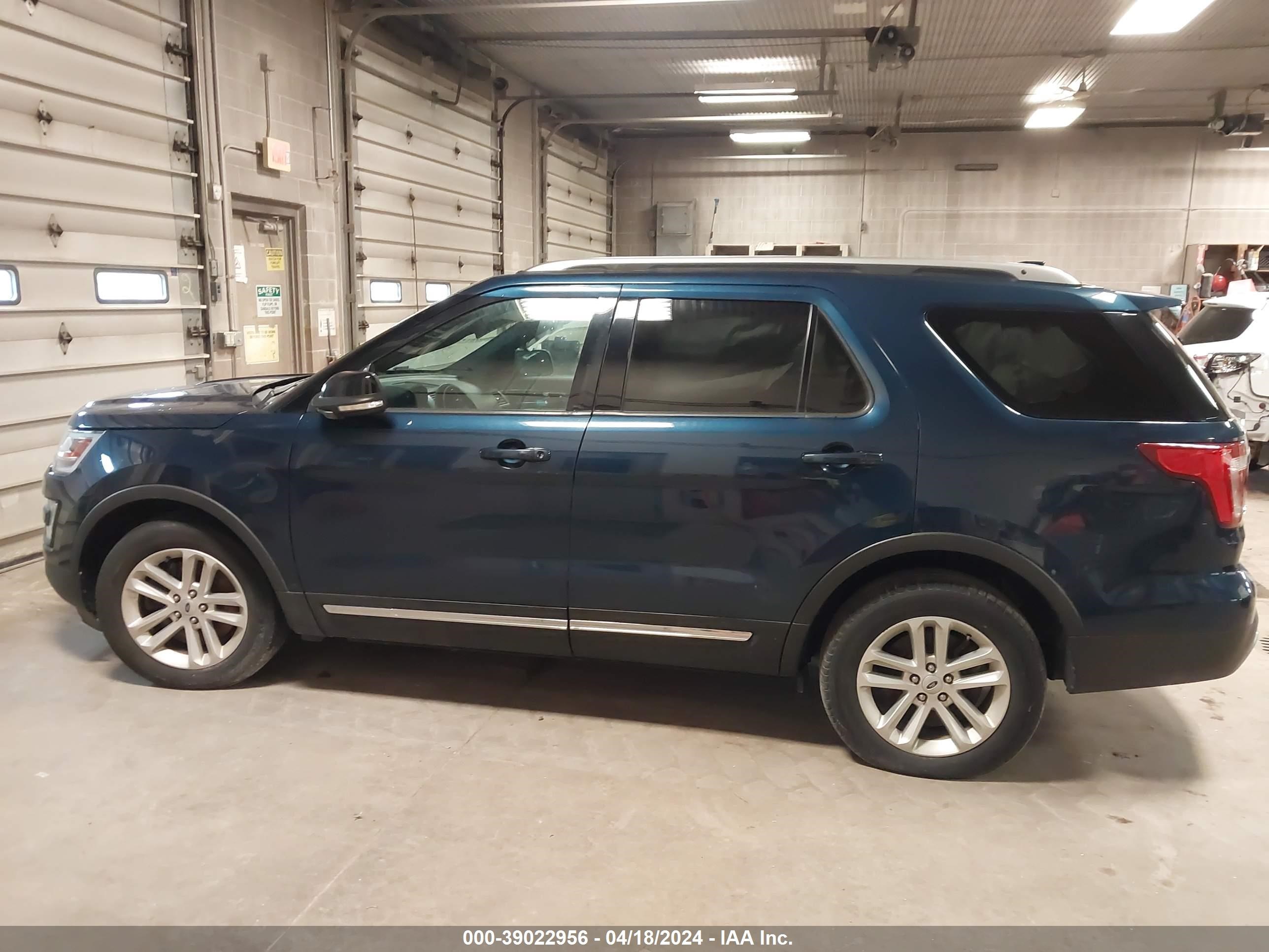 2017 Ford Explorer Xlt vin: 1FM5K7D8XHGB28950