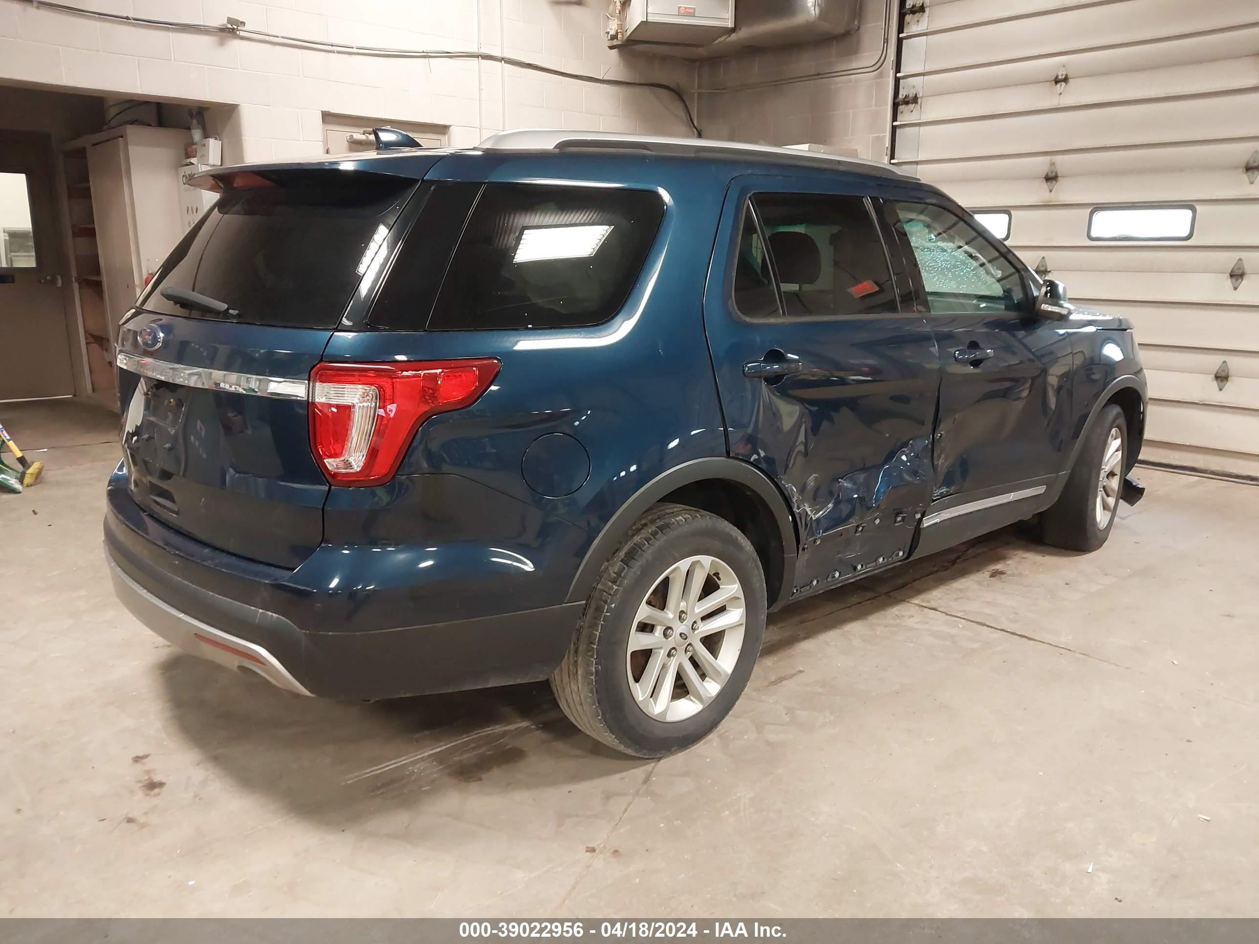 2017 Ford Explorer Xlt vin: 1FM5K7D8XHGB28950