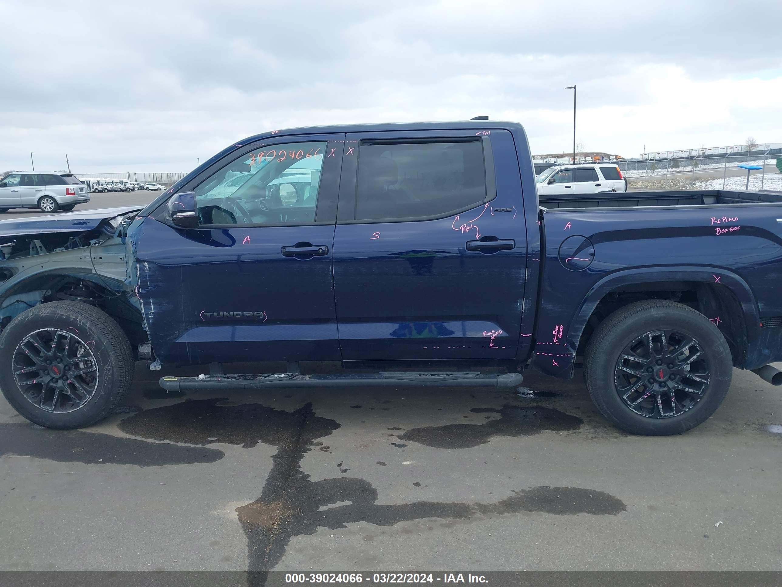 2022 Toyota Tundra Sr5 vin: 5TFLA5AB4NX011203