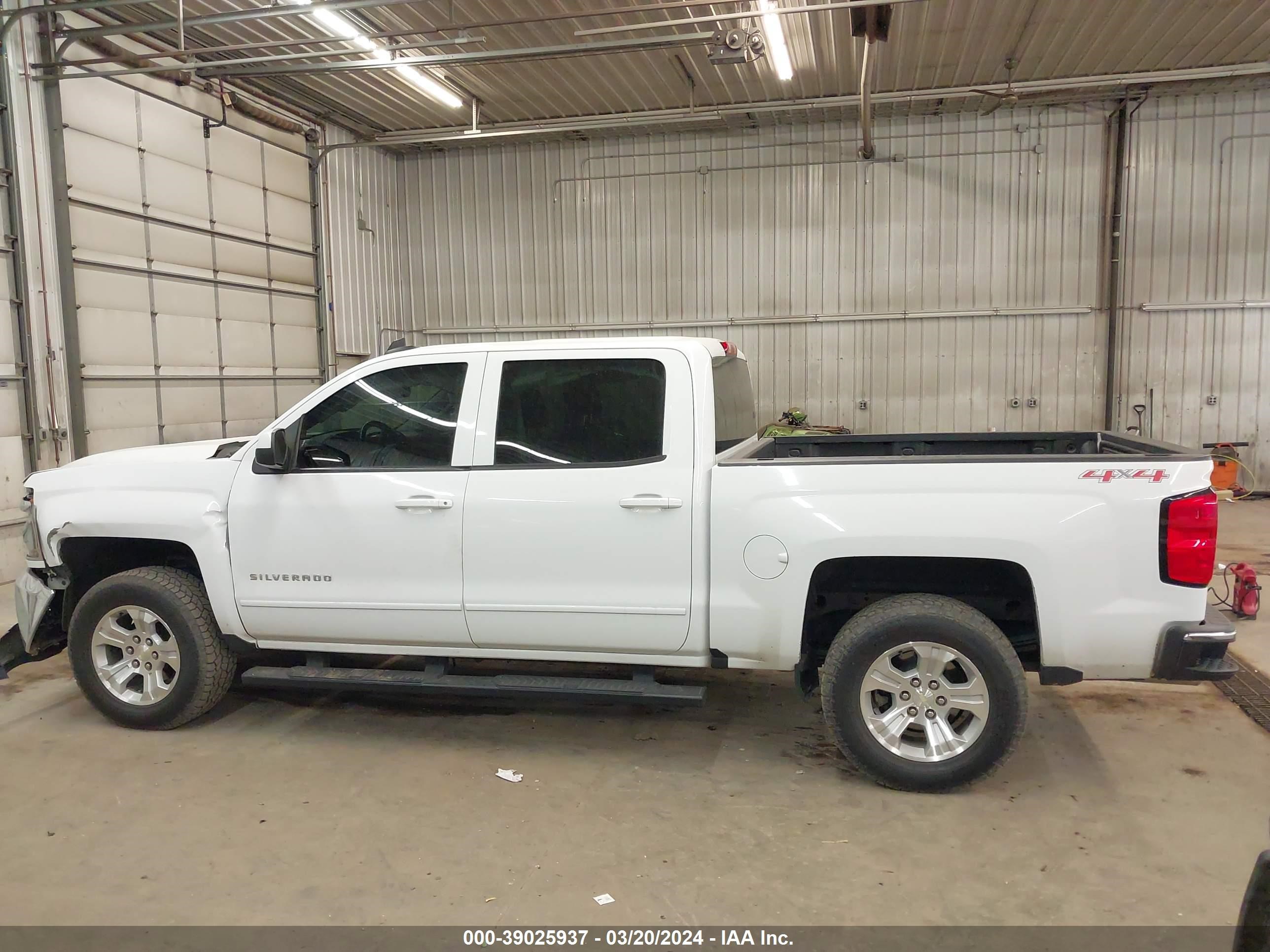 2016 Chevrolet Silverado 1500 1Lt vin: 3GCUKREC5GG323775