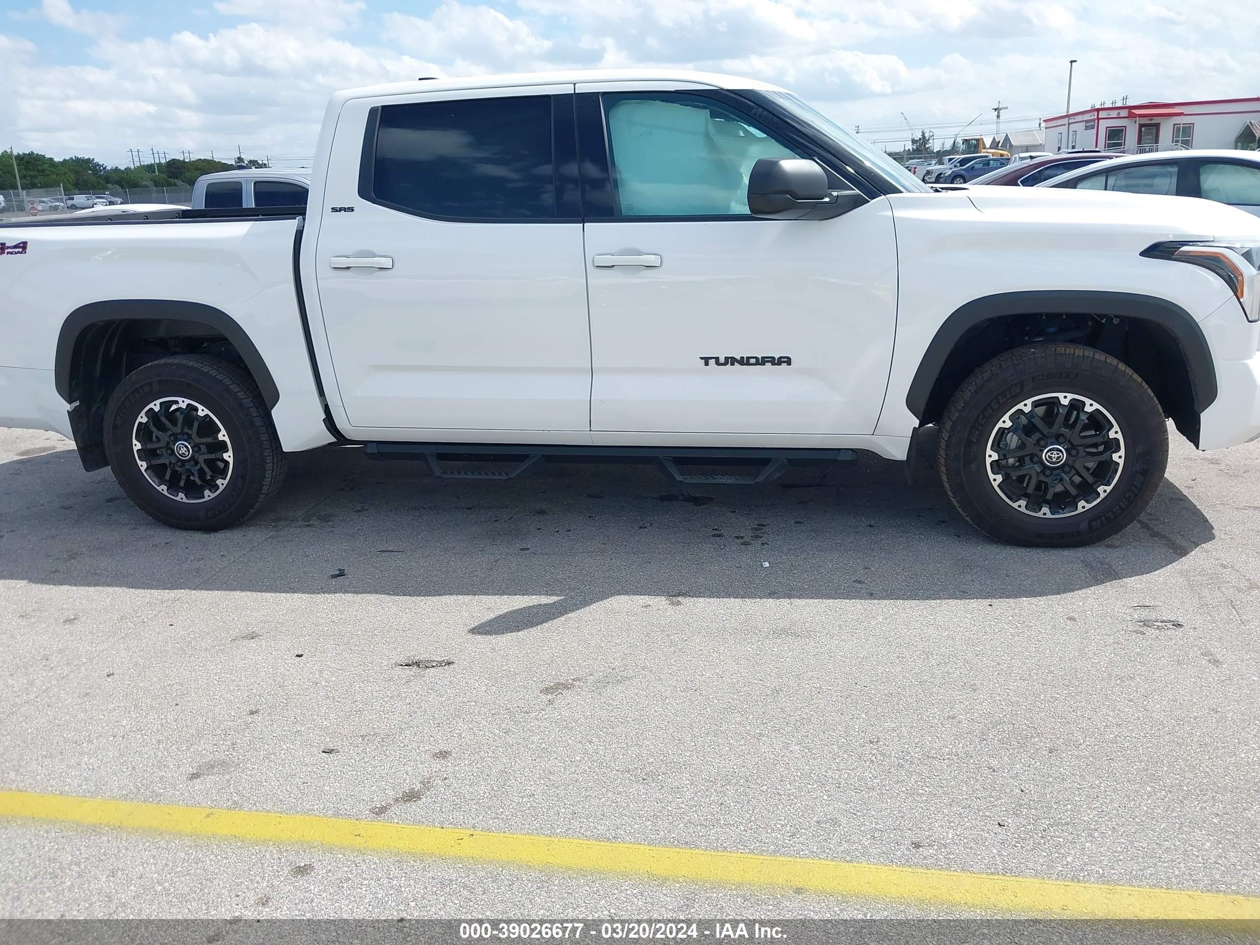 2023 Toyota Tundra Sr5 vin: 5TFLA5DB5PX102639