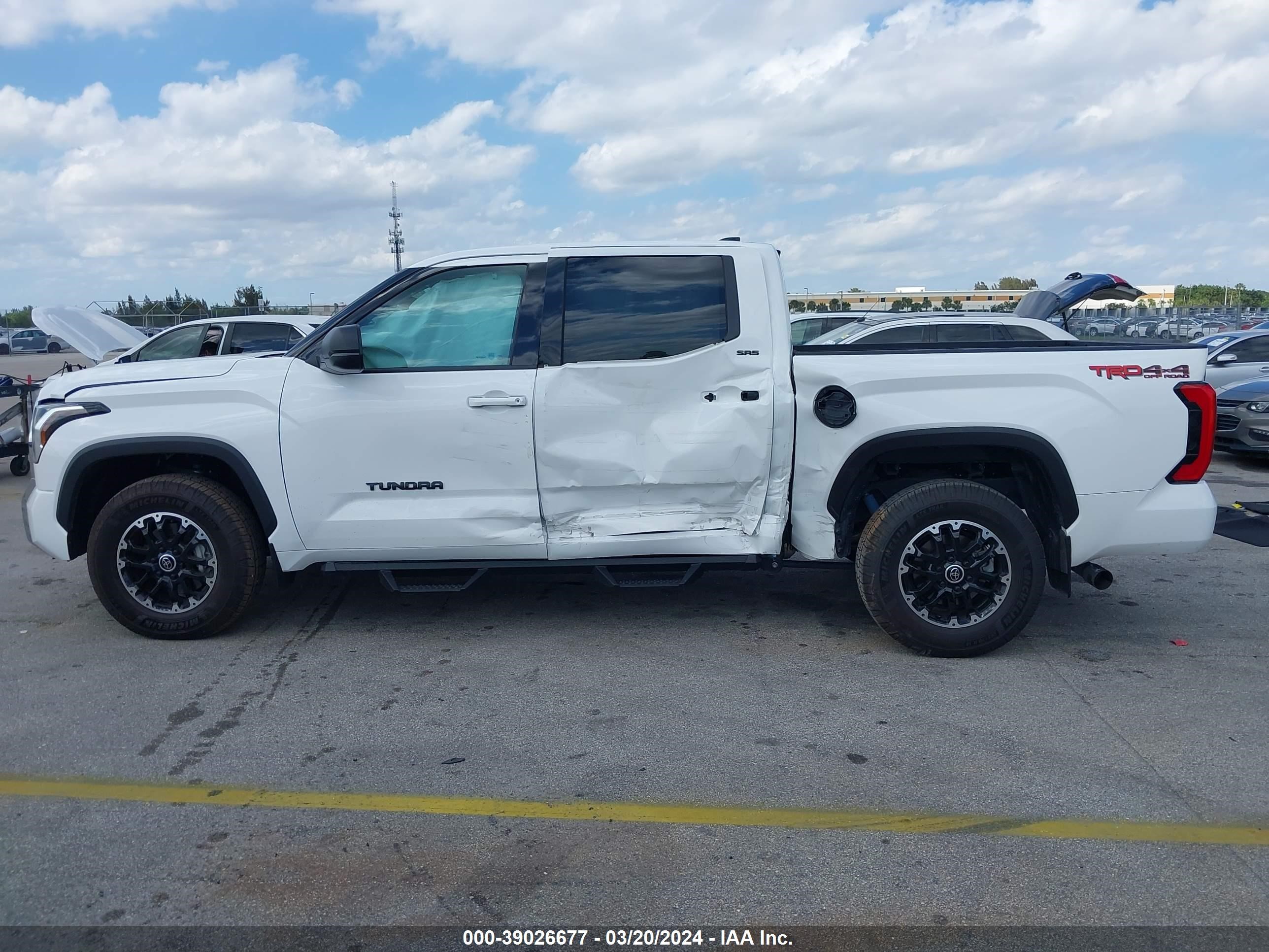 2023 Toyota Tundra Sr5 vin: 5TFLA5DB5PX102639