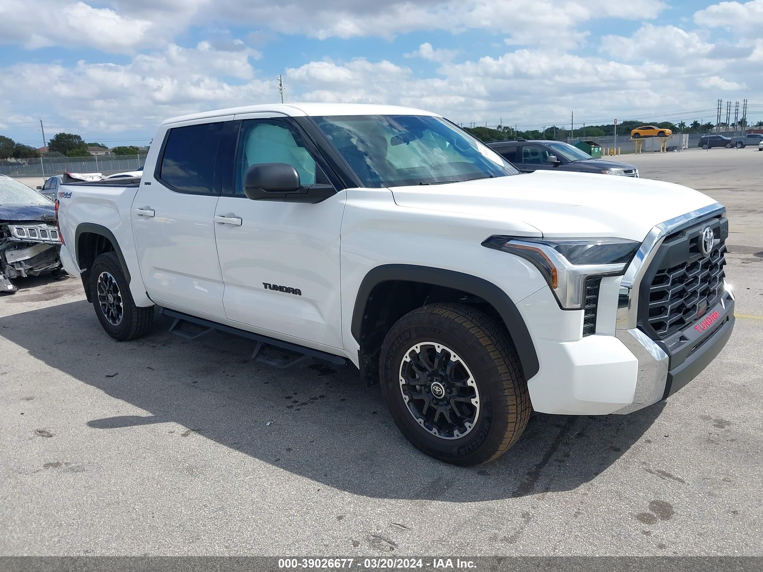 2023 Toyota Tundra Sr5 vin: 5TFLA5DB5PX102639