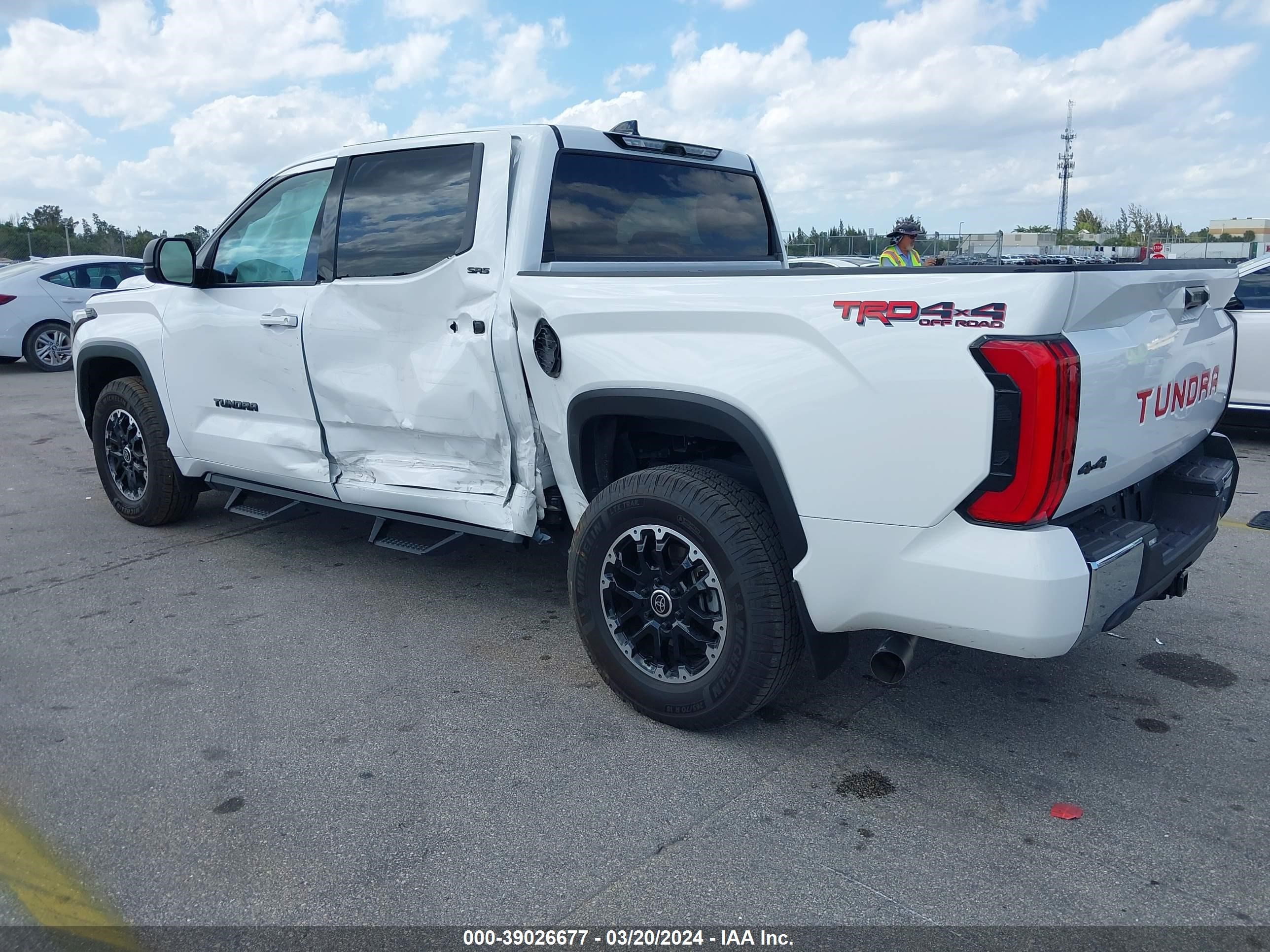 2023 Toyota Tundra Sr5 vin: 5TFLA5DB5PX102639