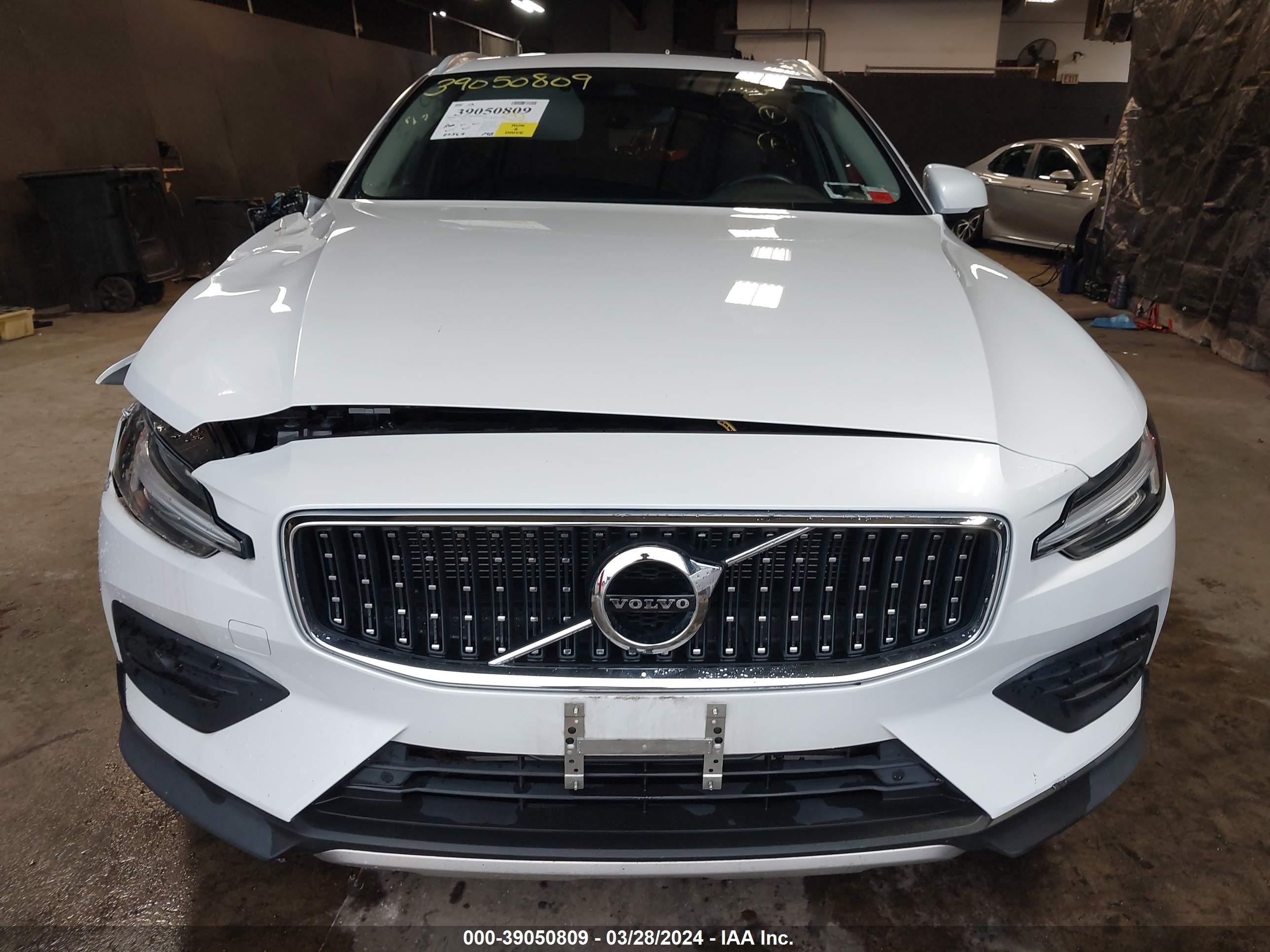 2020 Volvo V60 Cross Country T5 vin: YV4102WK2L1045428