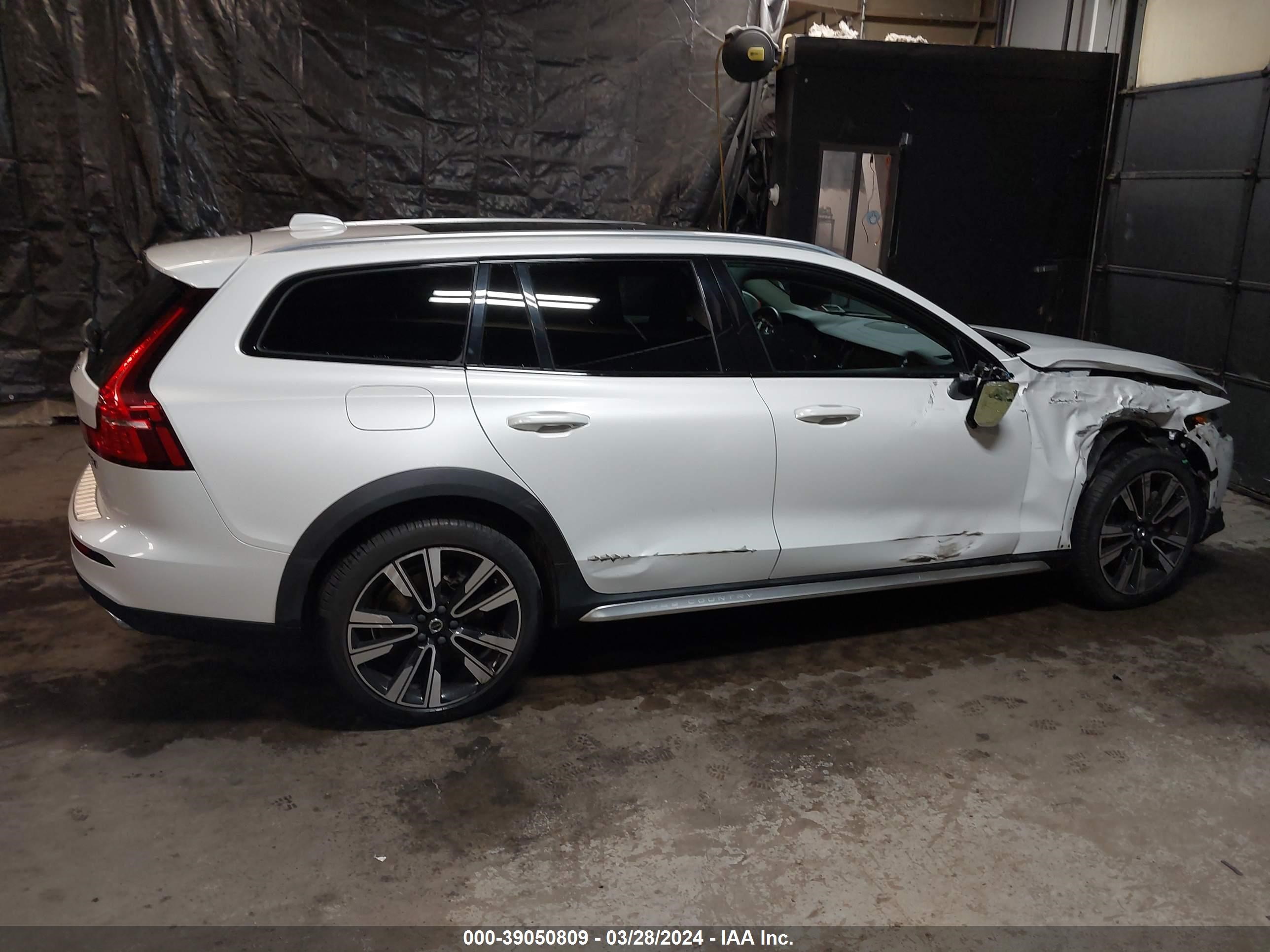 2020 Volvo V60 Cross Country T5 vin: YV4102WK2L1045428